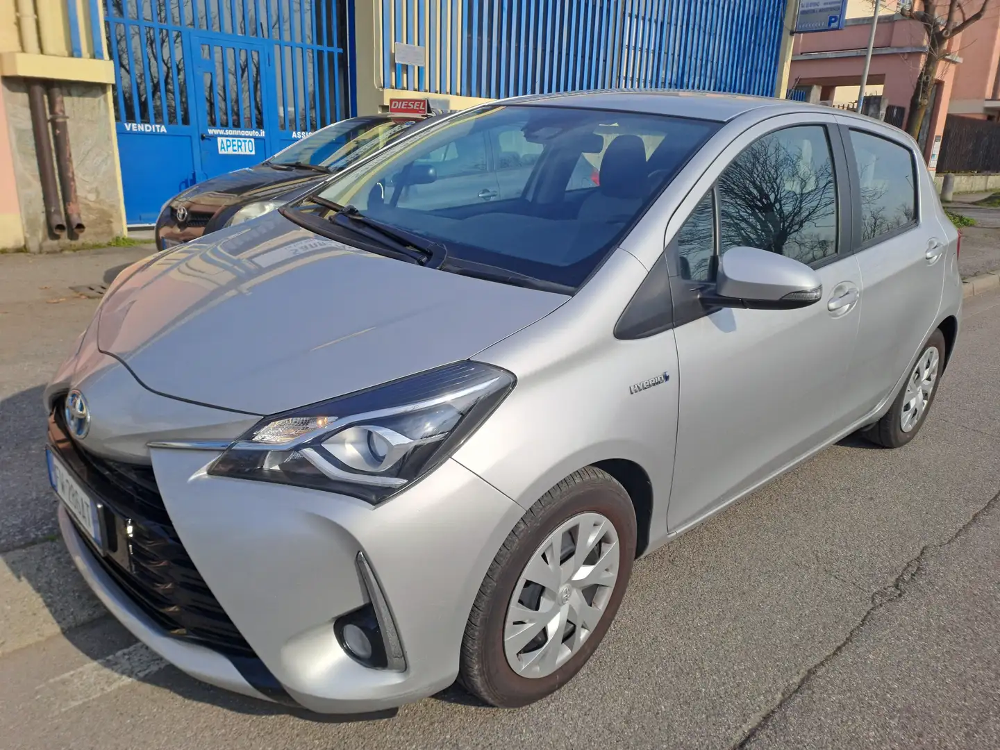 Toyota Yaris 5p 1.5h, OTTIME CONDIZIONI, 49.000 KM,OK NEOPATENT Plateado - 2