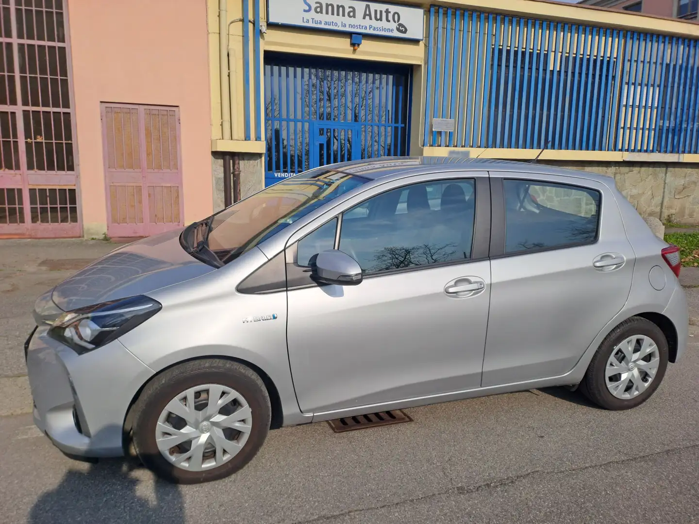 Toyota Yaris 5p 1.5h, OTTIME CONDIZIONI, 49.000 KM,OK NEOPATENT Plateado - 1