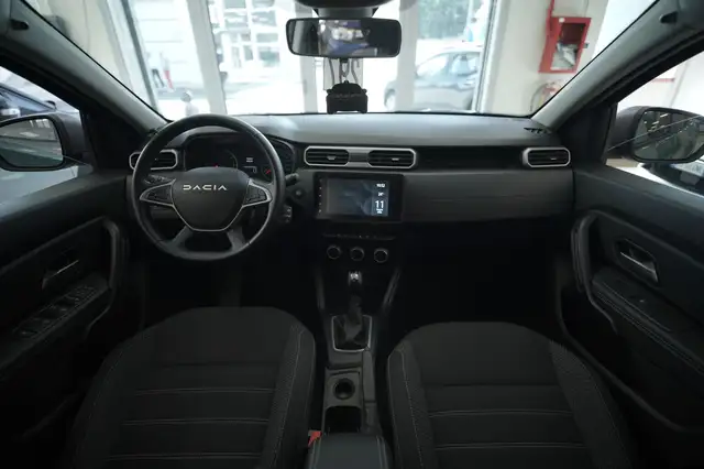 Dacia Duster view 5