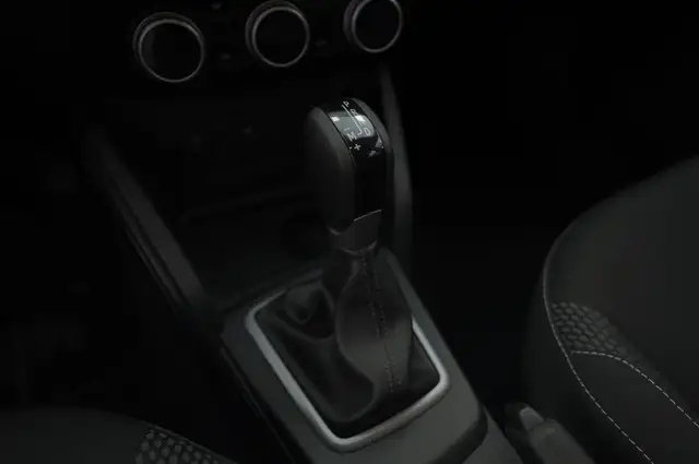 Dacia Duster view 8