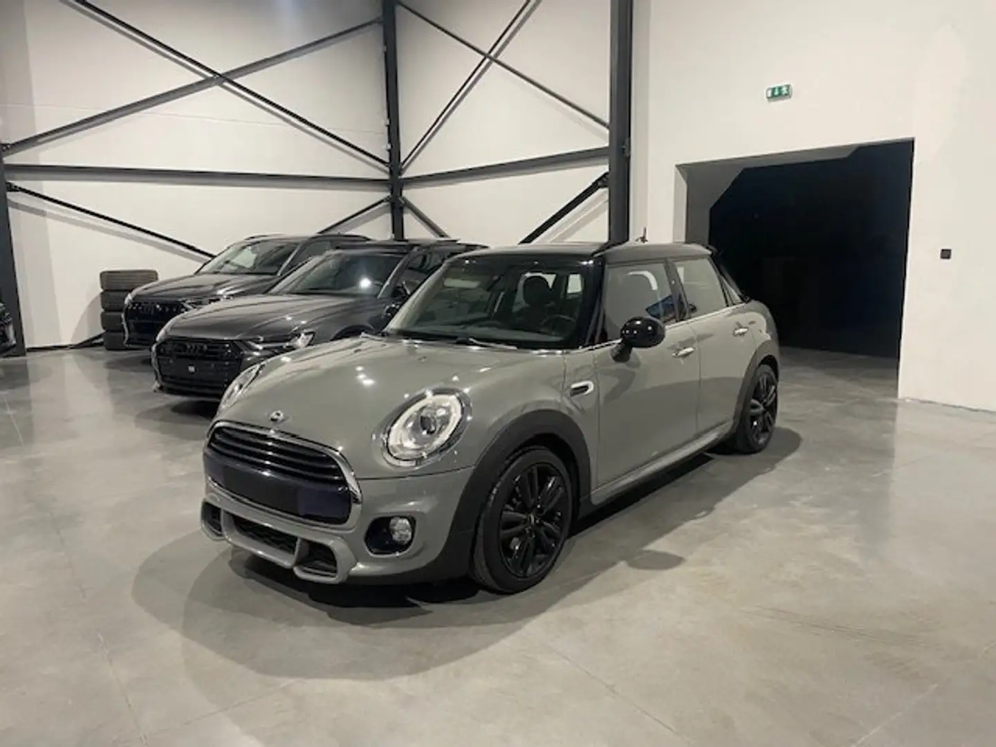 MINI Cooper 1.5A JCW met Garantie Grijs - 1