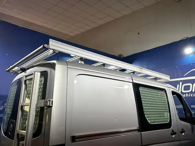 Mercedes-Benz Sprinter view 4