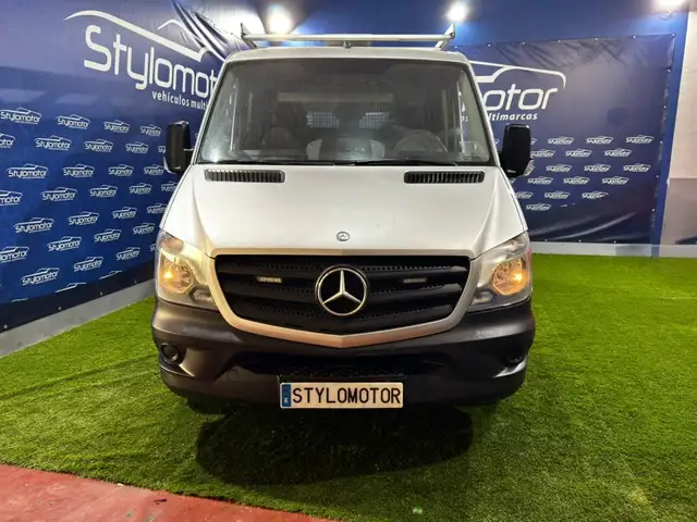 Mercedes-Benz Sprinter view 3