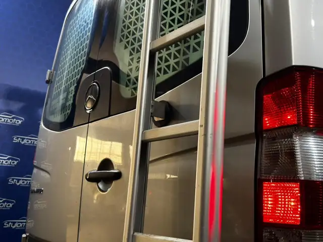 Mercedes-Benz Sprinter view 8