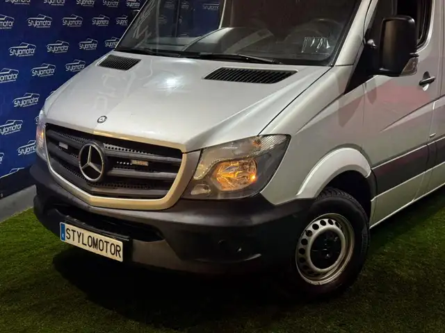 Mercedes-Benz Sprinter view 6