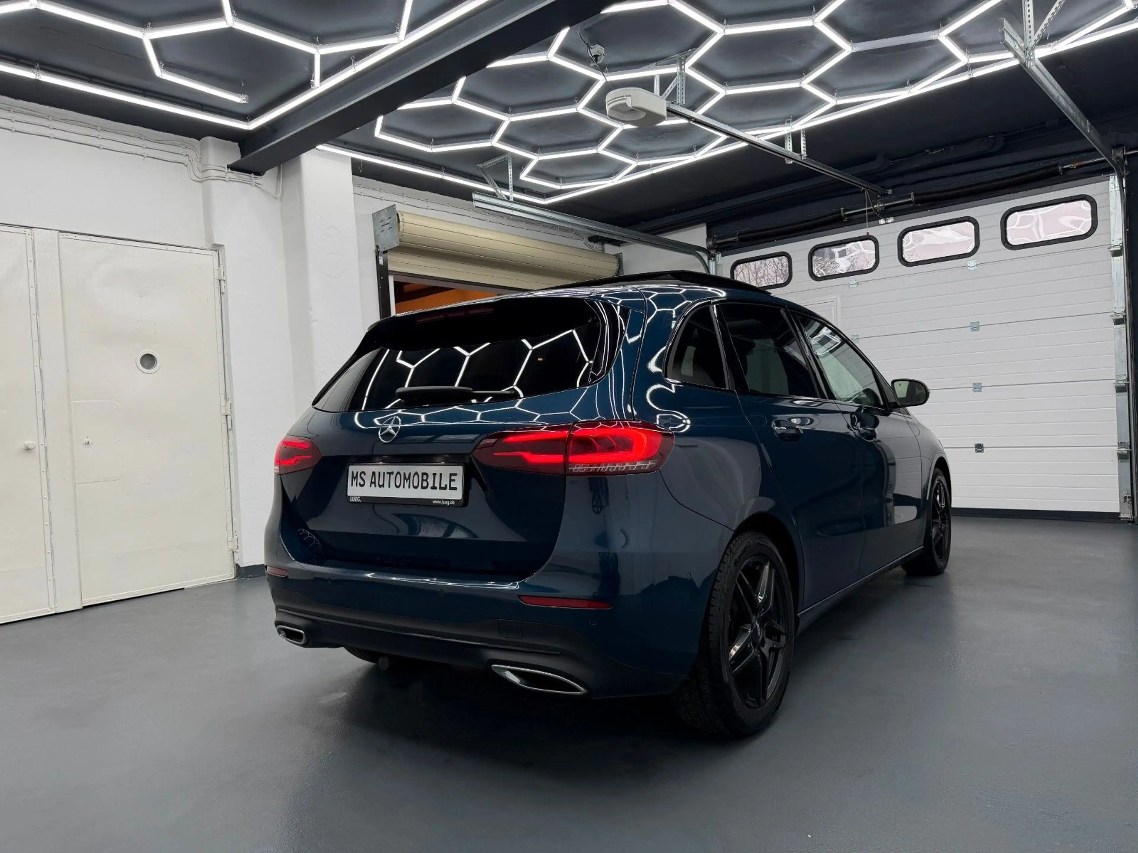 Mercedes-Benz B 220 B B 220 d *PANO*ACC*R.KAM* — photo 4