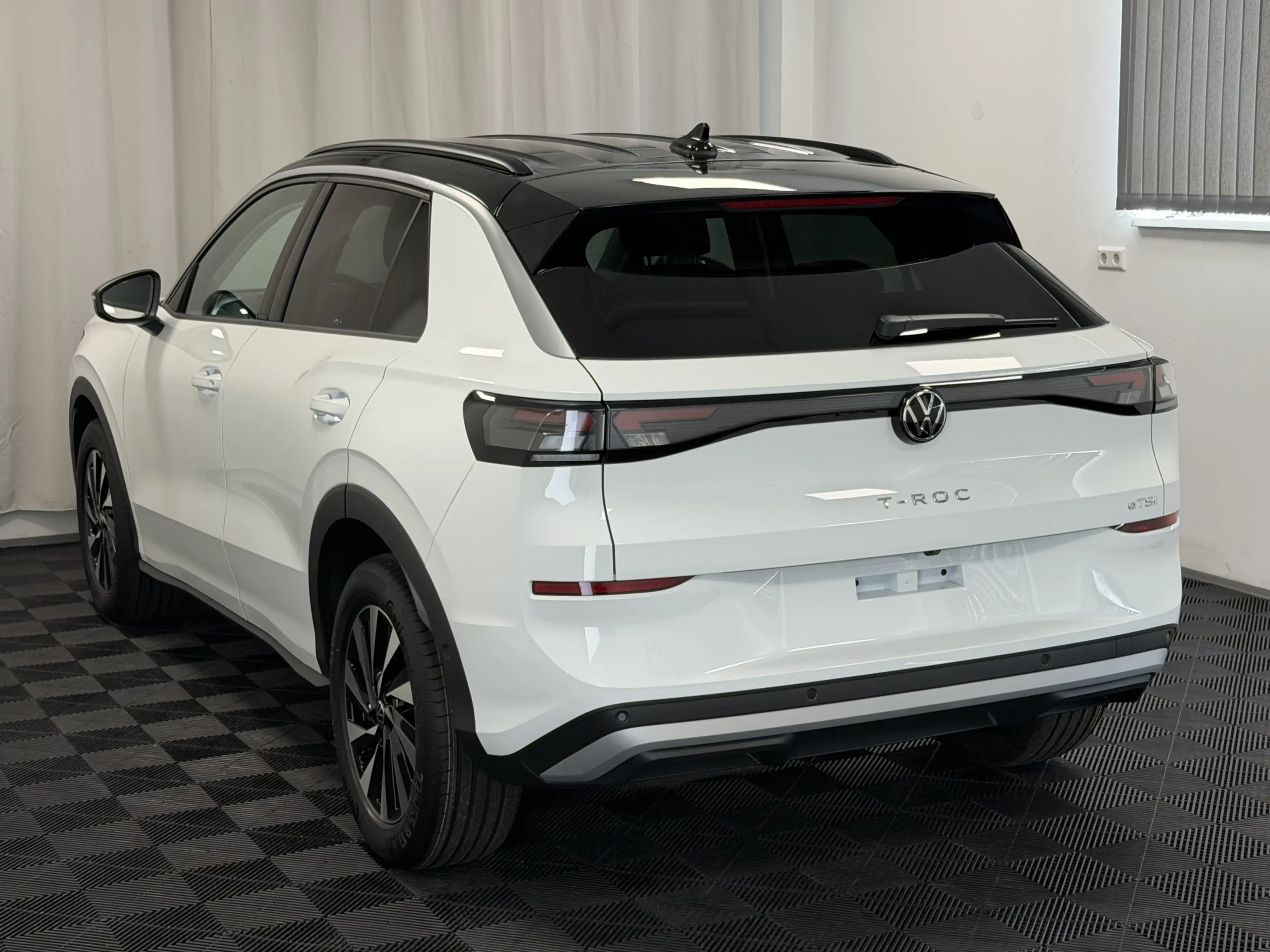 Volkswagen T-Roc 1.5 eTSI DSG Life 5J-Garantie Ambiente AHK — photo 6