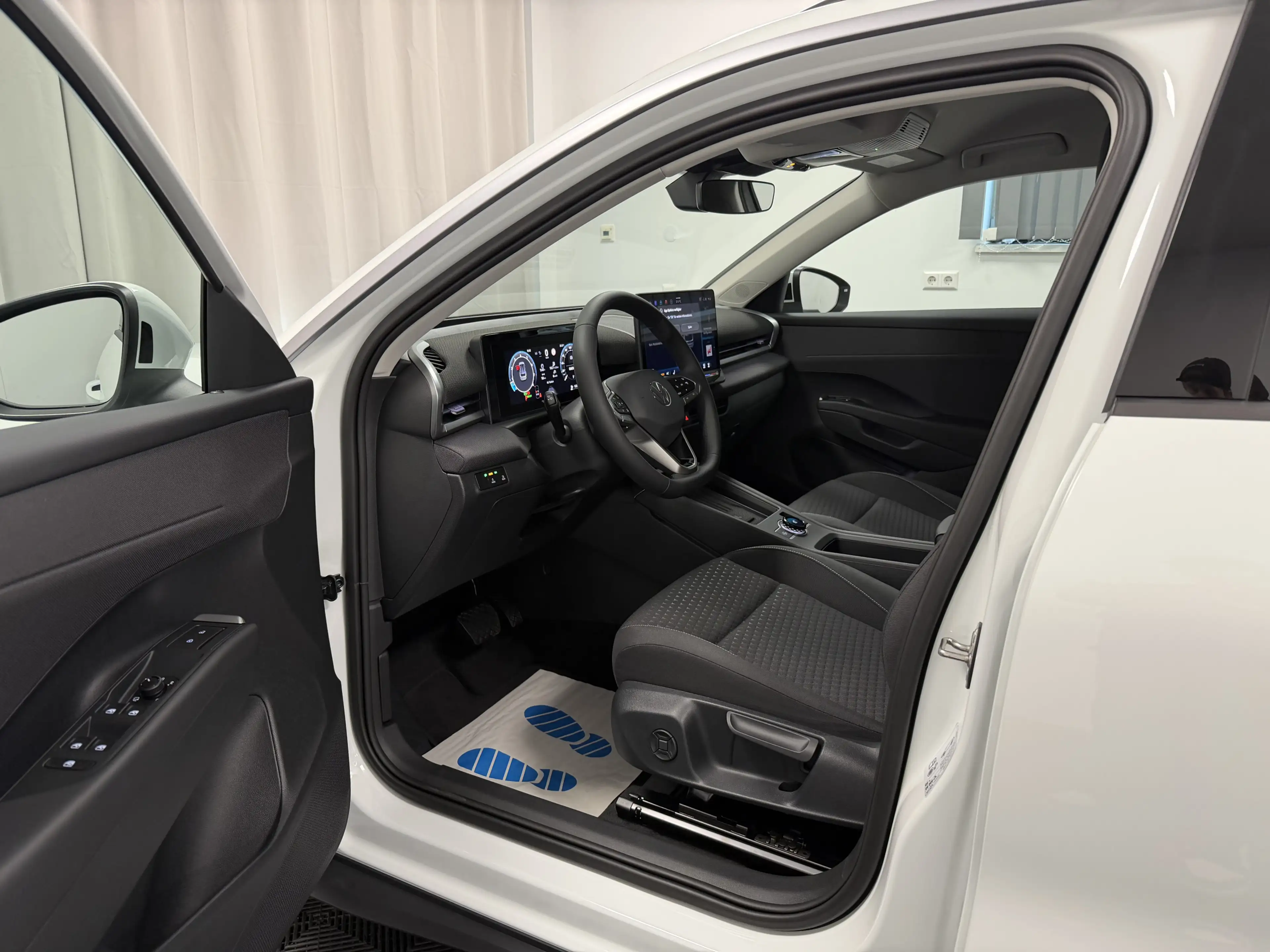 Volkswagen T-Roc 1.5 eTSI DSG Life 5J-Garantie Ambiente AHK — photo 9