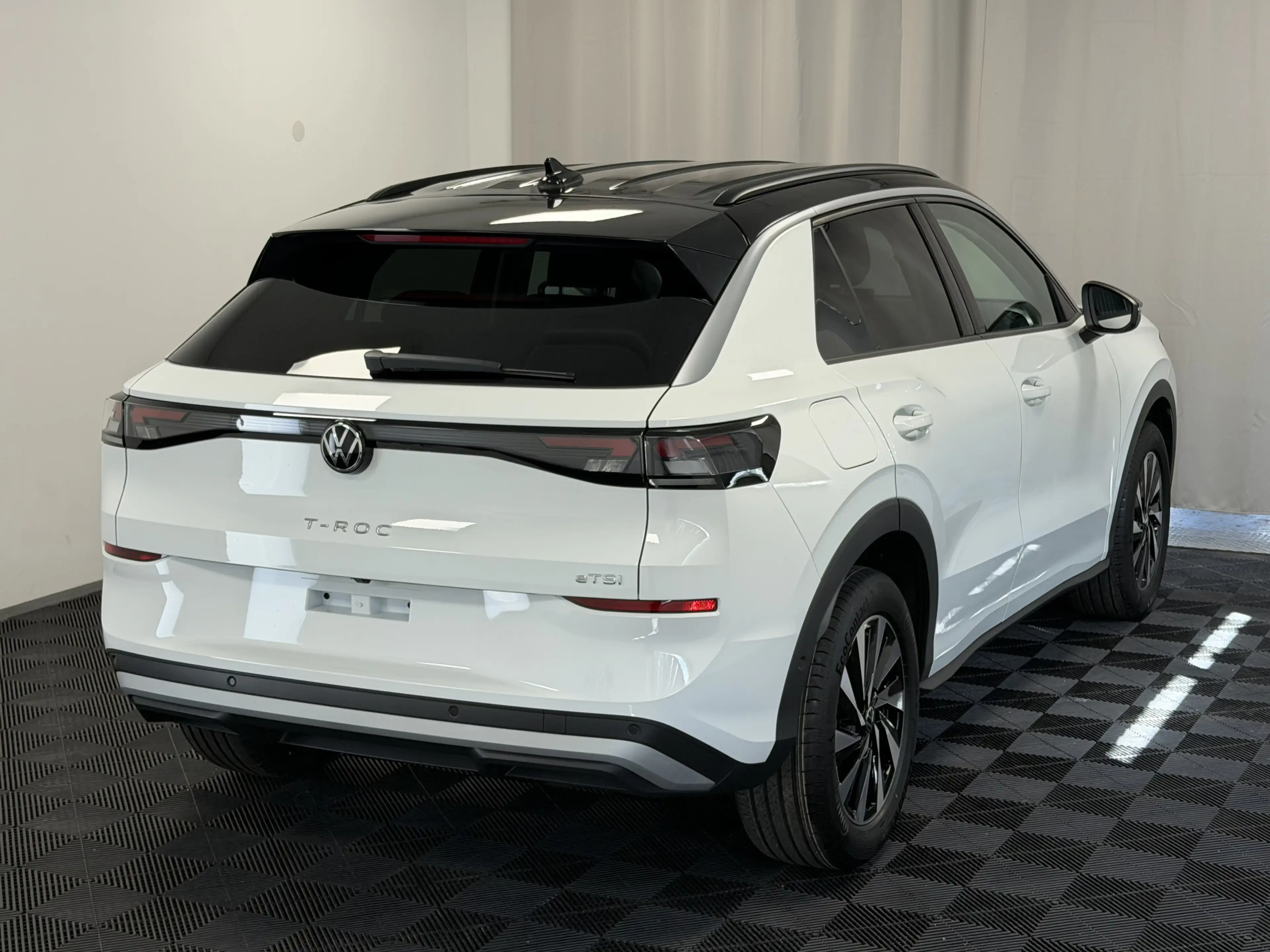 Volkswagen T-Roc 1.5 eTSI DSG Life 5J-Garantie Ambiente AHK — photo 8