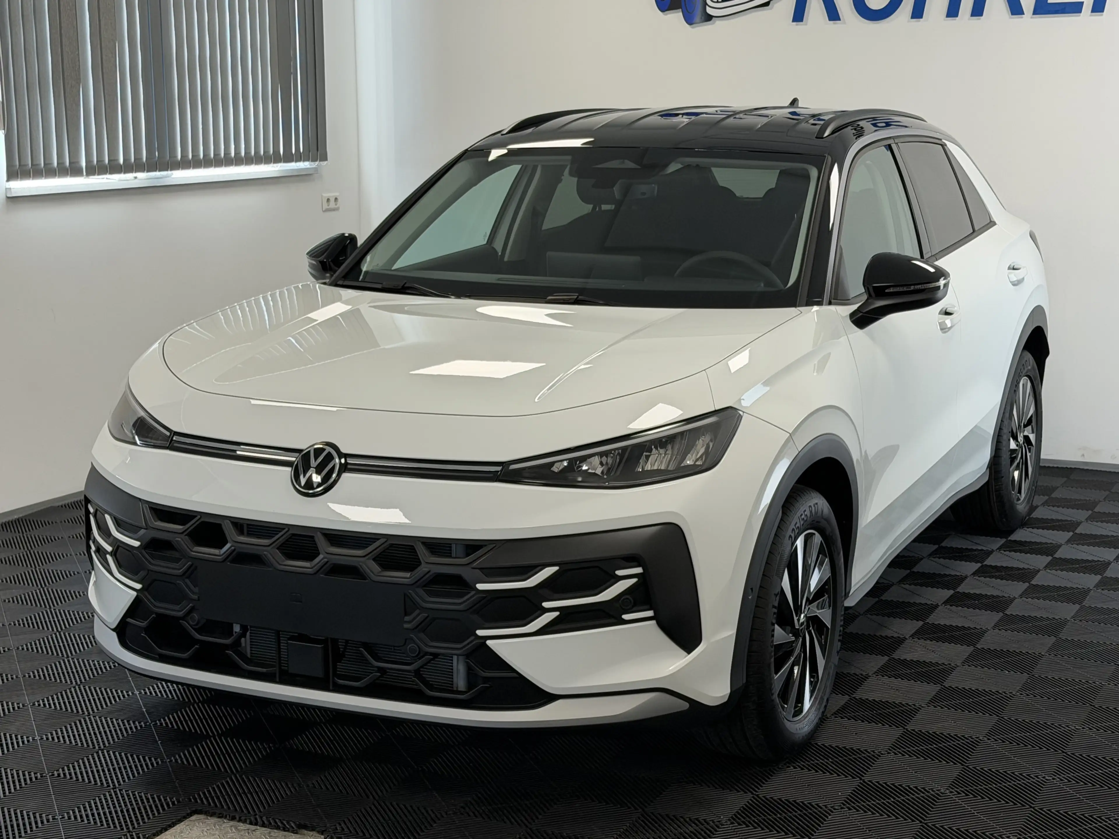 Volkswagen T-Roc 1.5 eTSI DSG Life 5J-Garantie Ambiente AHK — photo 2