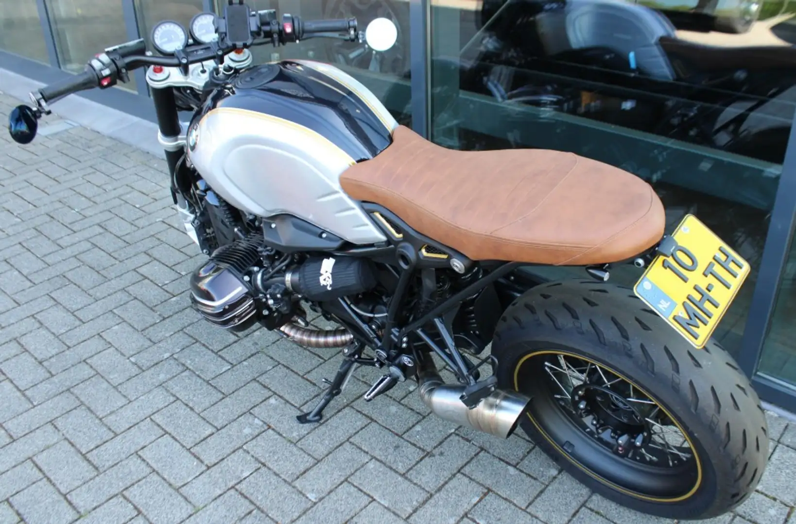 BMW R nineT 1200 Scrambler 81KW ROLAND SANDS DESIGN (RSD) Zilver - 2