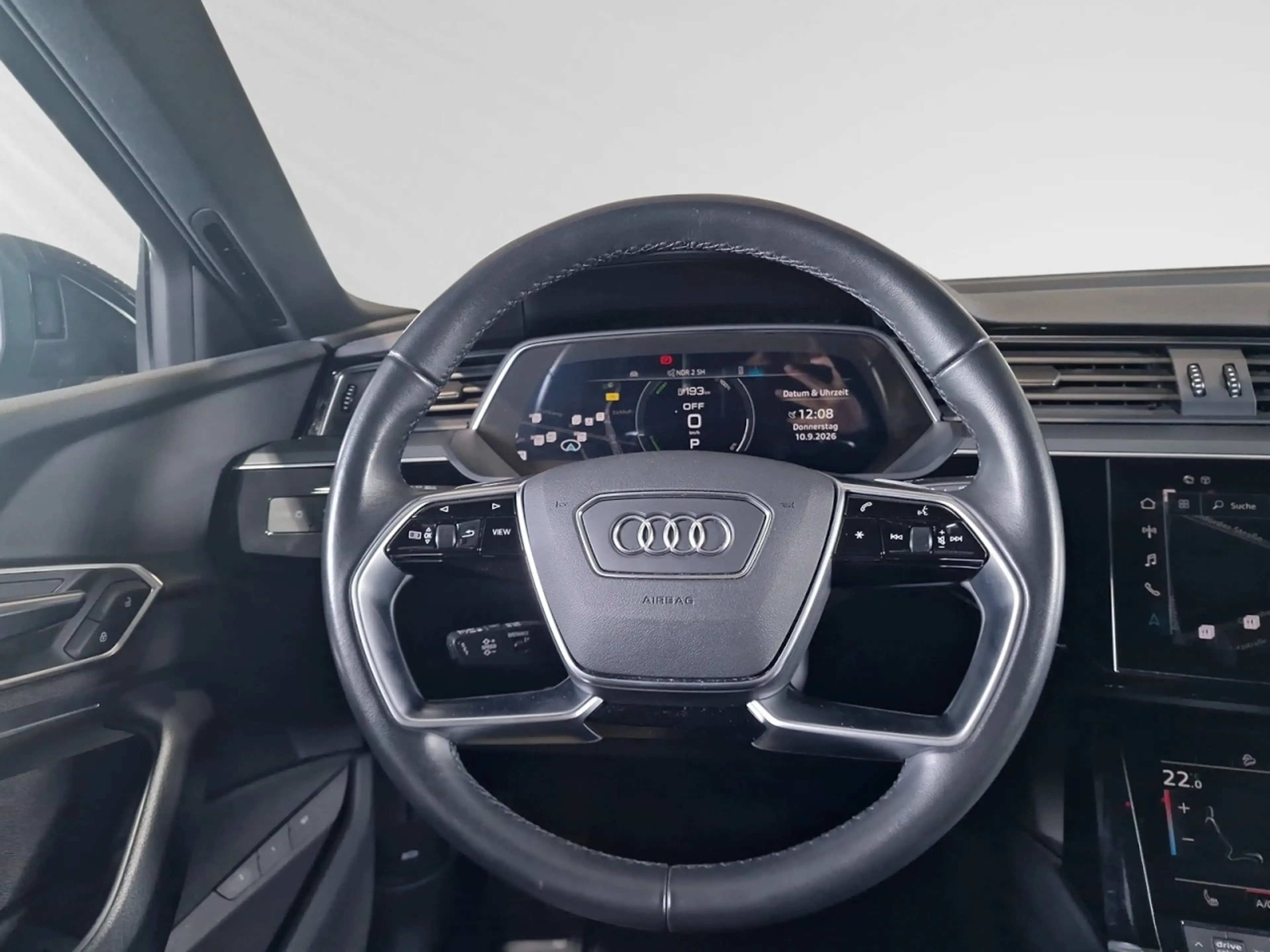 Audi Q8 e-tron 55 quattro Advanced Navi+ Matrix-LED Klima Navi — photo 8