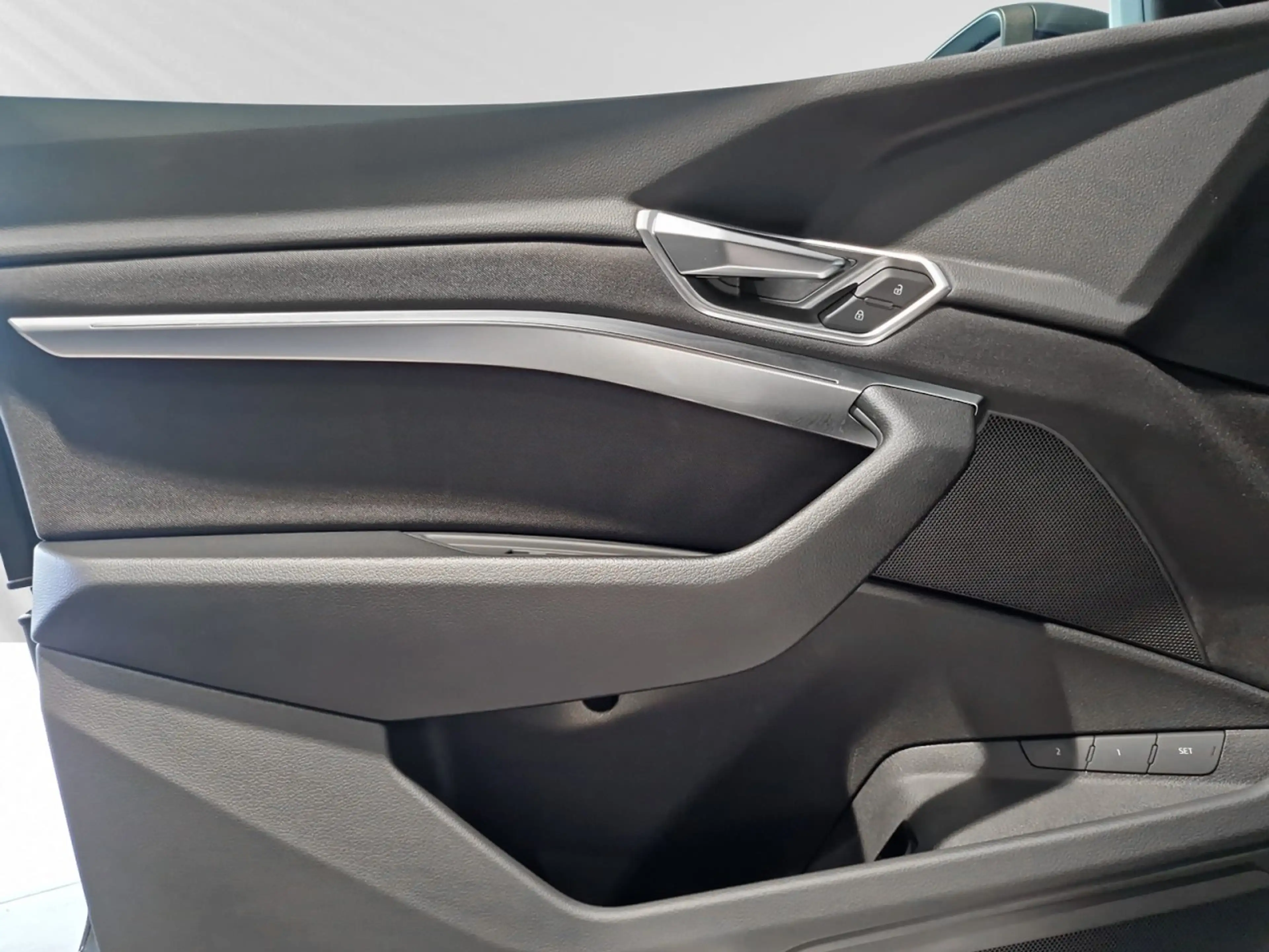 Audi Q8 e-tron 55 quattro Advanced Navi+ Matrix-LED Klima Navi — photo 13