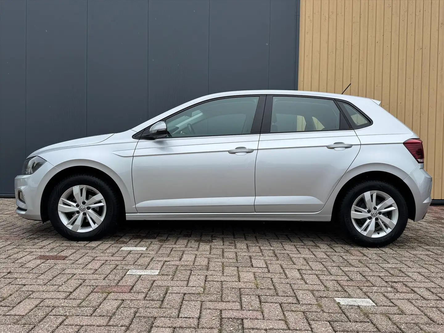 Volkswagen Polo 1.0 TSI 95pk Comfortline | ACC | Carplay | Airco | Gris - 2