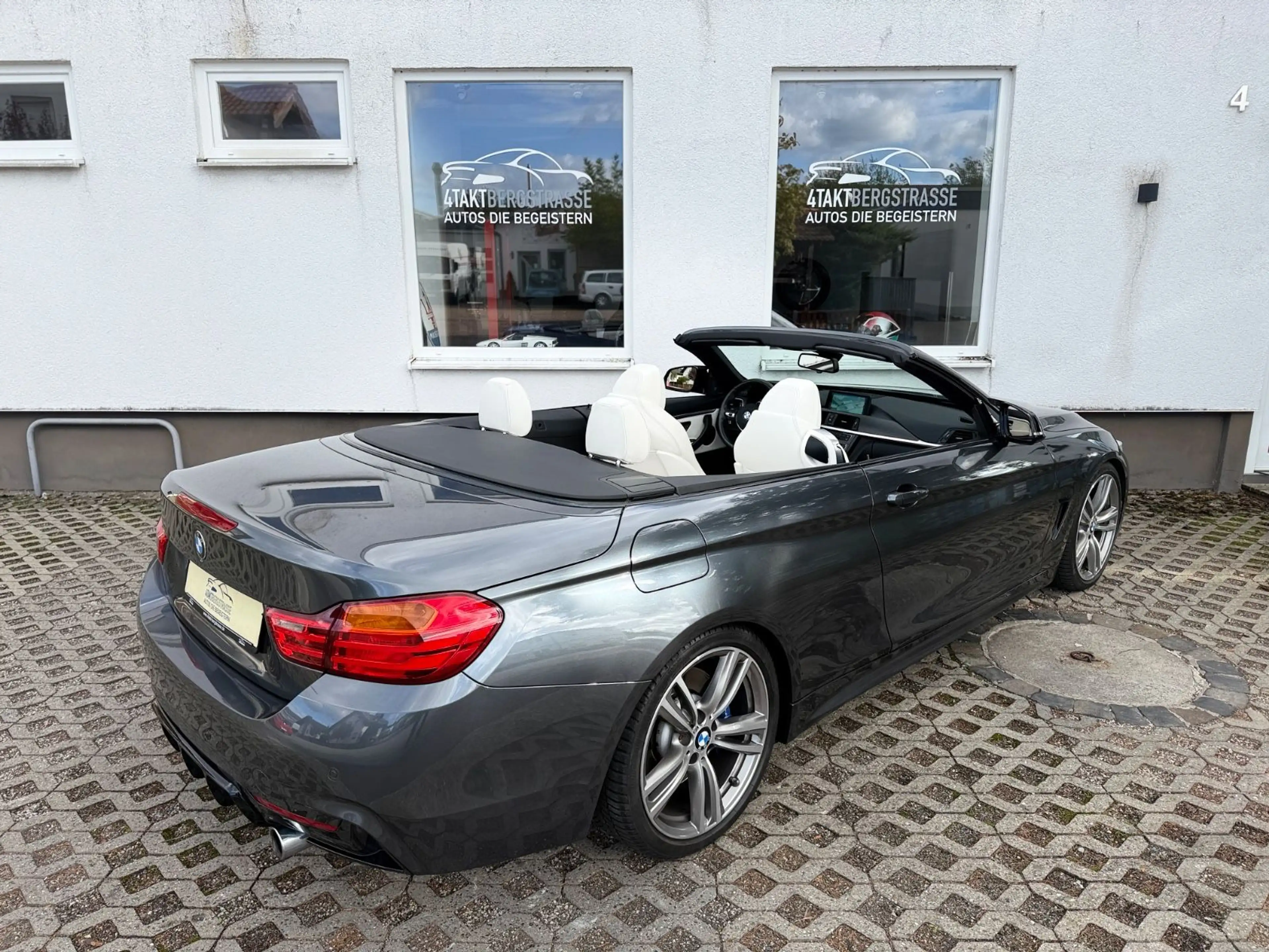 BMW 440 i xDrive Cabrio M-Paket Navi HUD h/k LED 19" — photo 8