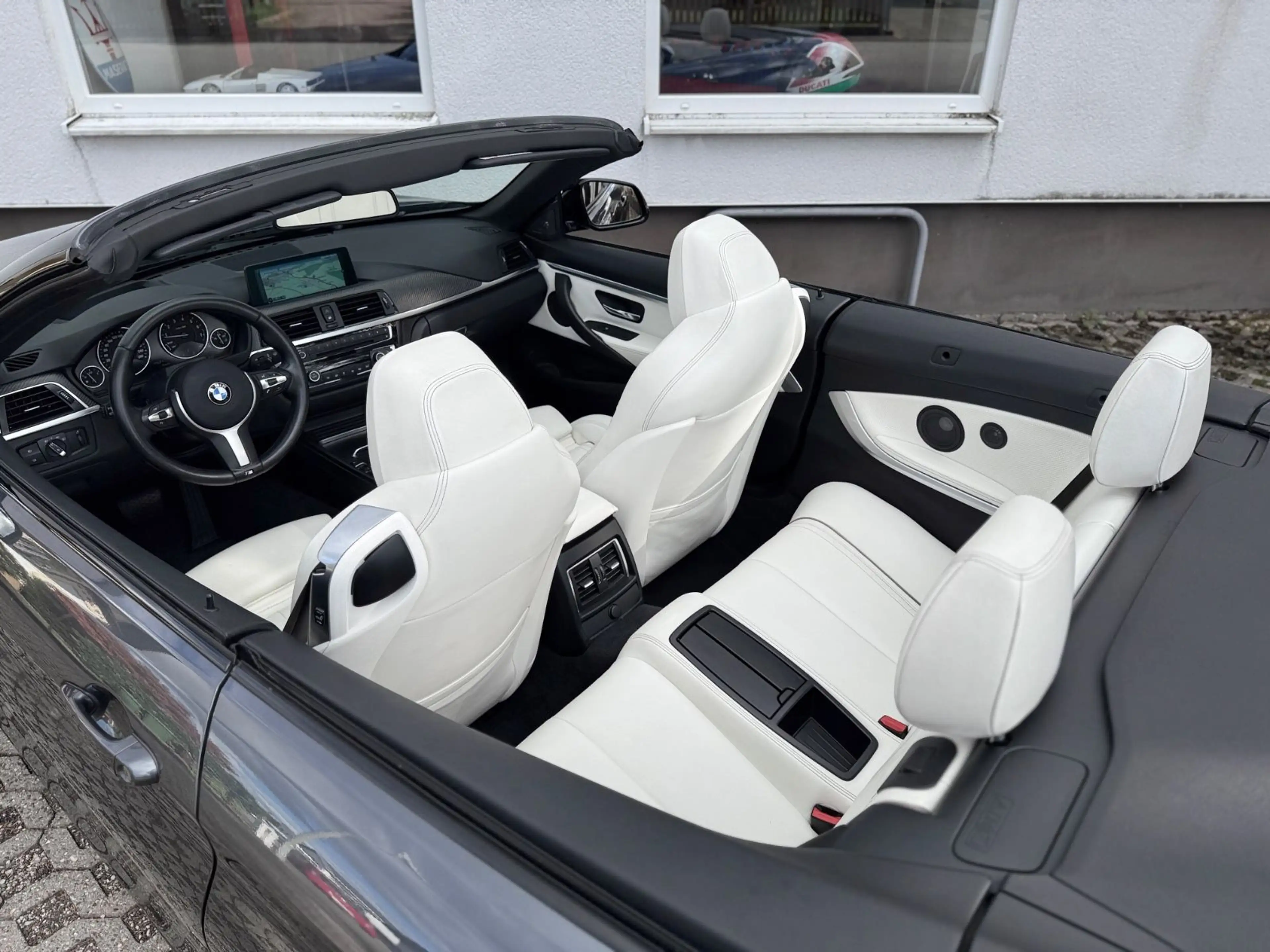 BMW 440 i xDrive Cabrio M-Paket Navi HUD h/k LED 19" — photo 12