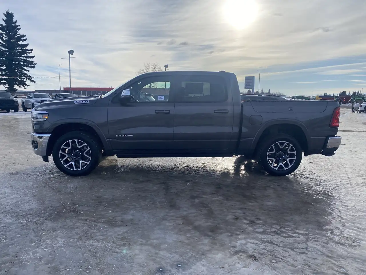 RAM 1500 снимка RAM 1500