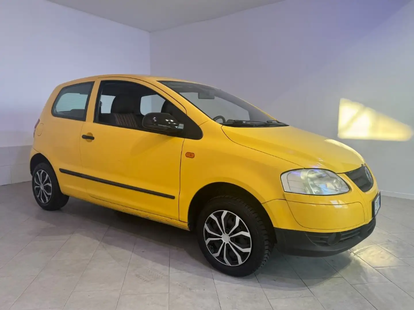 Volkswagen Fox 1.4 Sport BiFued Jaune - 2