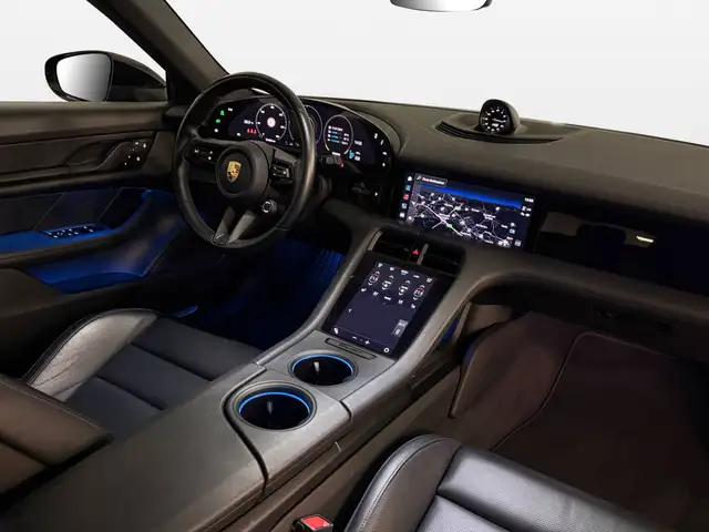 Porsche Taycan view 10