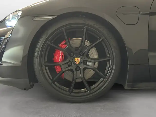 Porsche Taycan view 9
