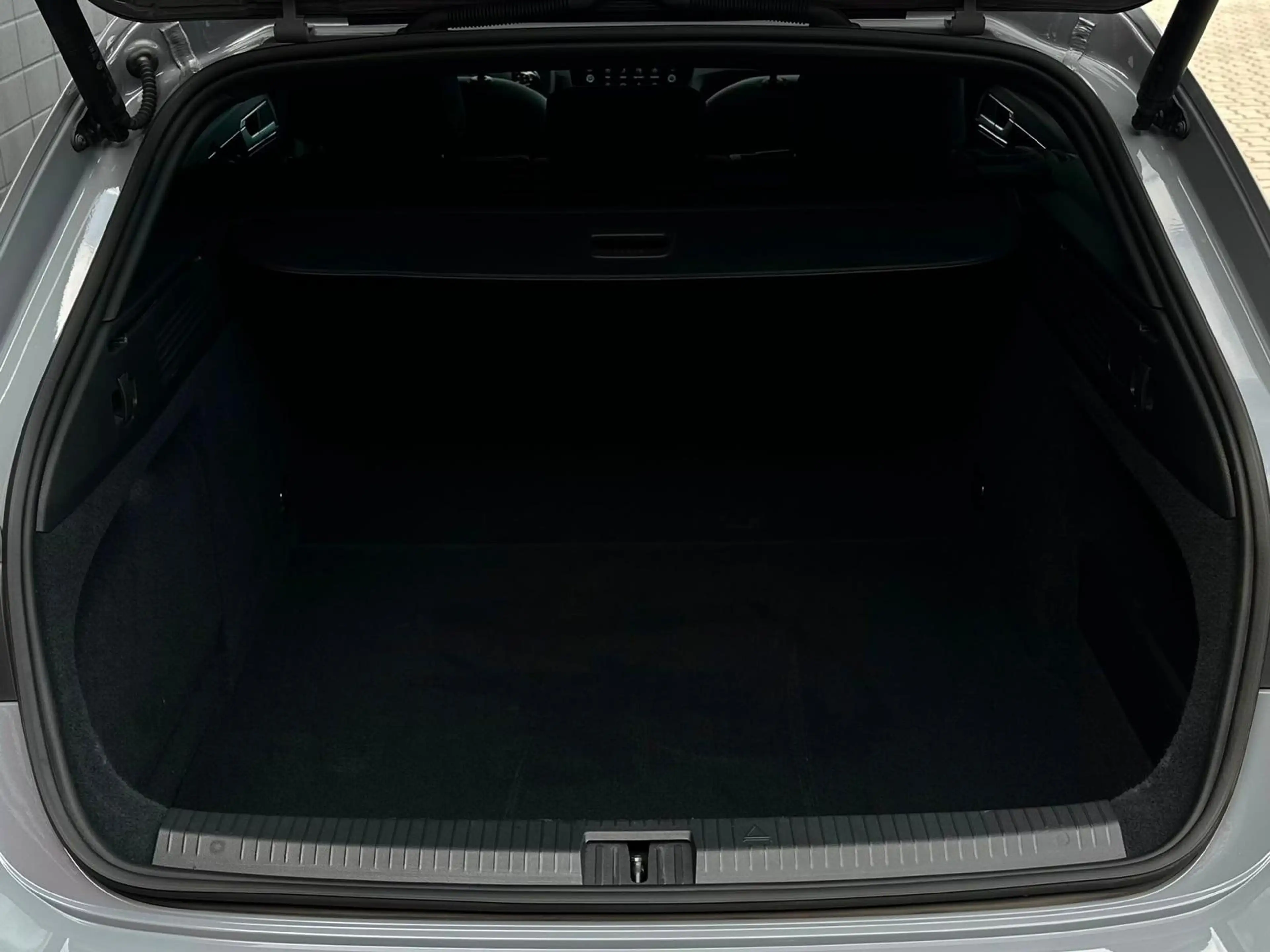 Volkswagen Arteon R LINE 2.0TSI 4x4 MATRIX#PANO#ACC#SPUR#SH — photo 7