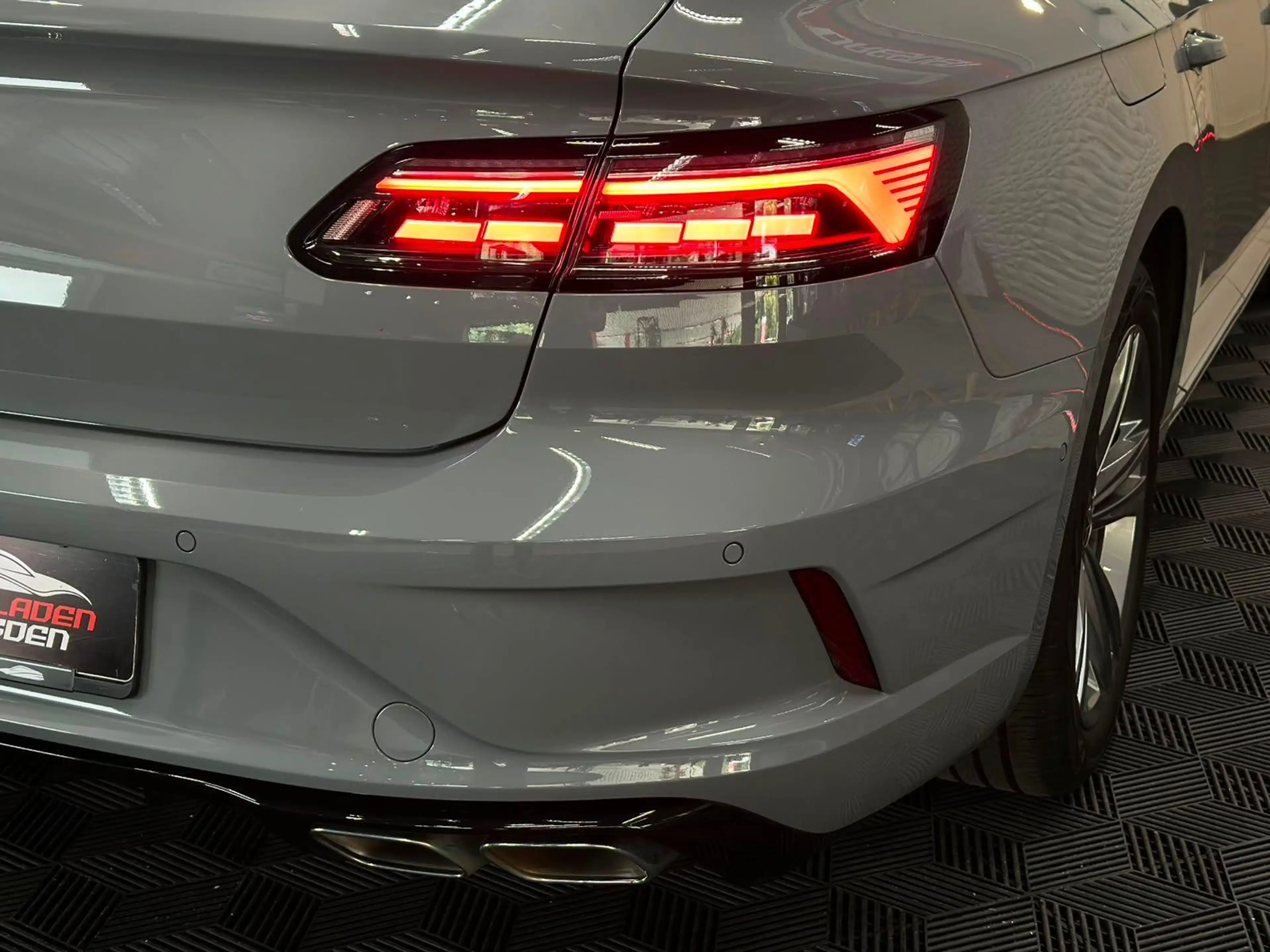 Volkswagen Arteon R LINE 2.0TSI 4x4 MATRIX#PANO#ACC#SPUR#SH — photo 11