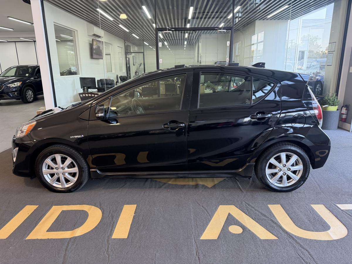 2017 Toyota Prius c 5dr HB — снимка 1