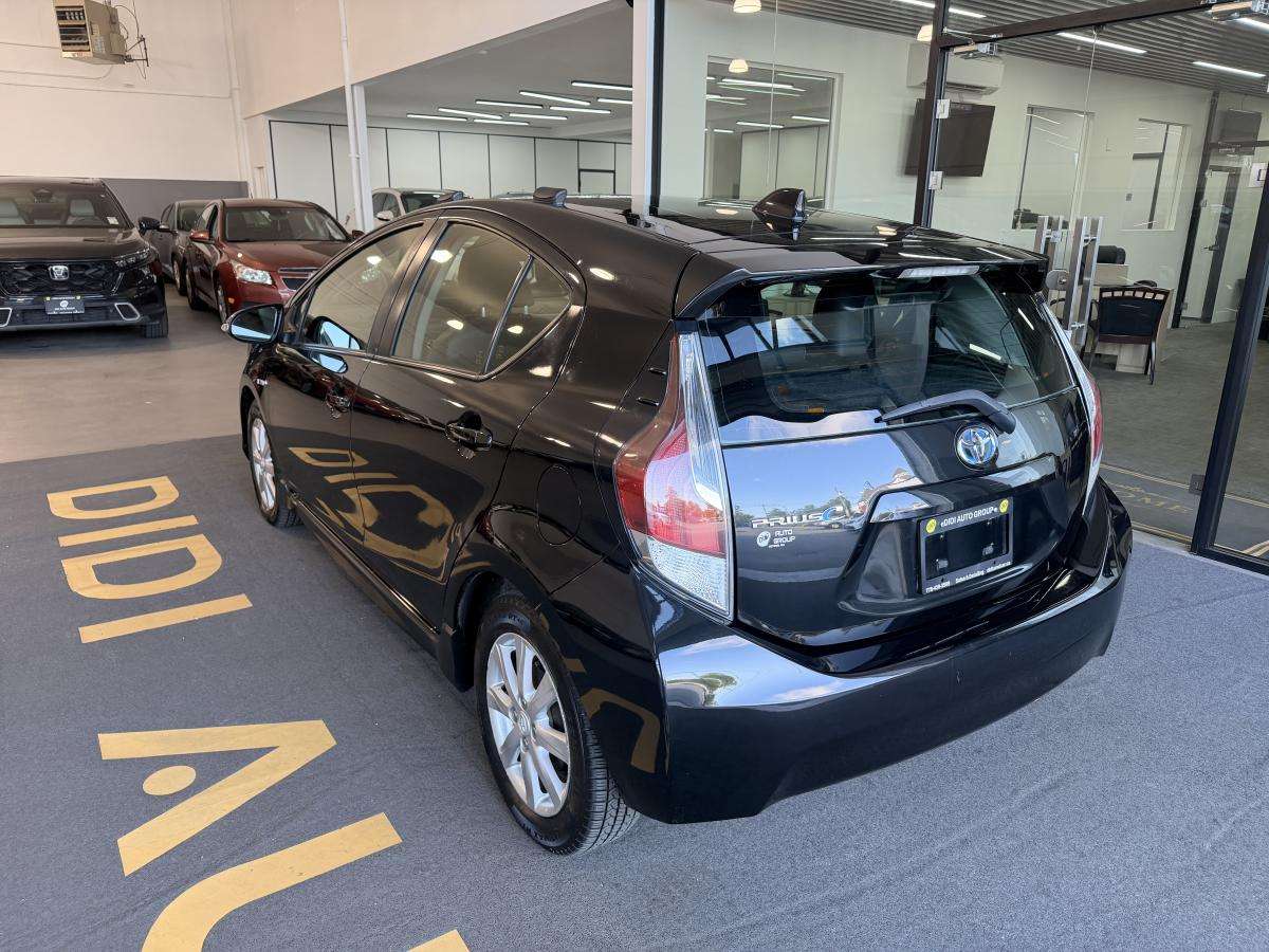 2017 Toyota Prius c 5dr HB — снимка 1