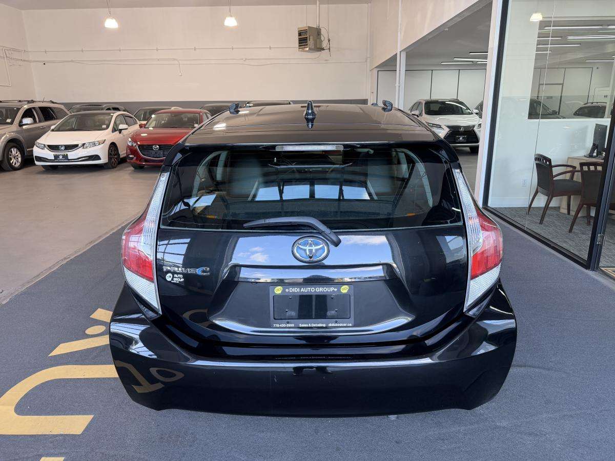 2017 Toyota Prius c 5dr HB — снимка 1