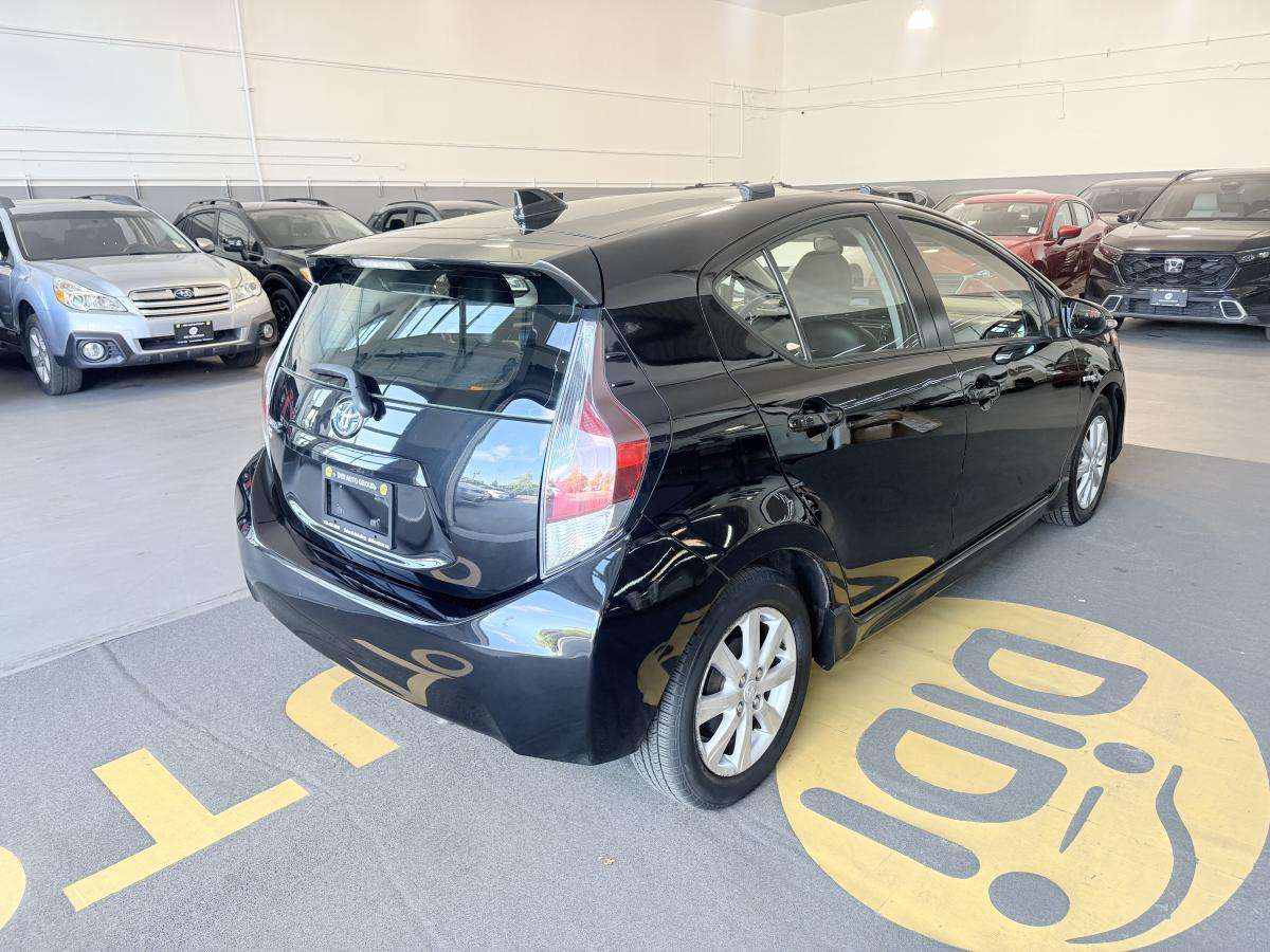 2017 Toyota Prius c 5dr HB — снимка 1