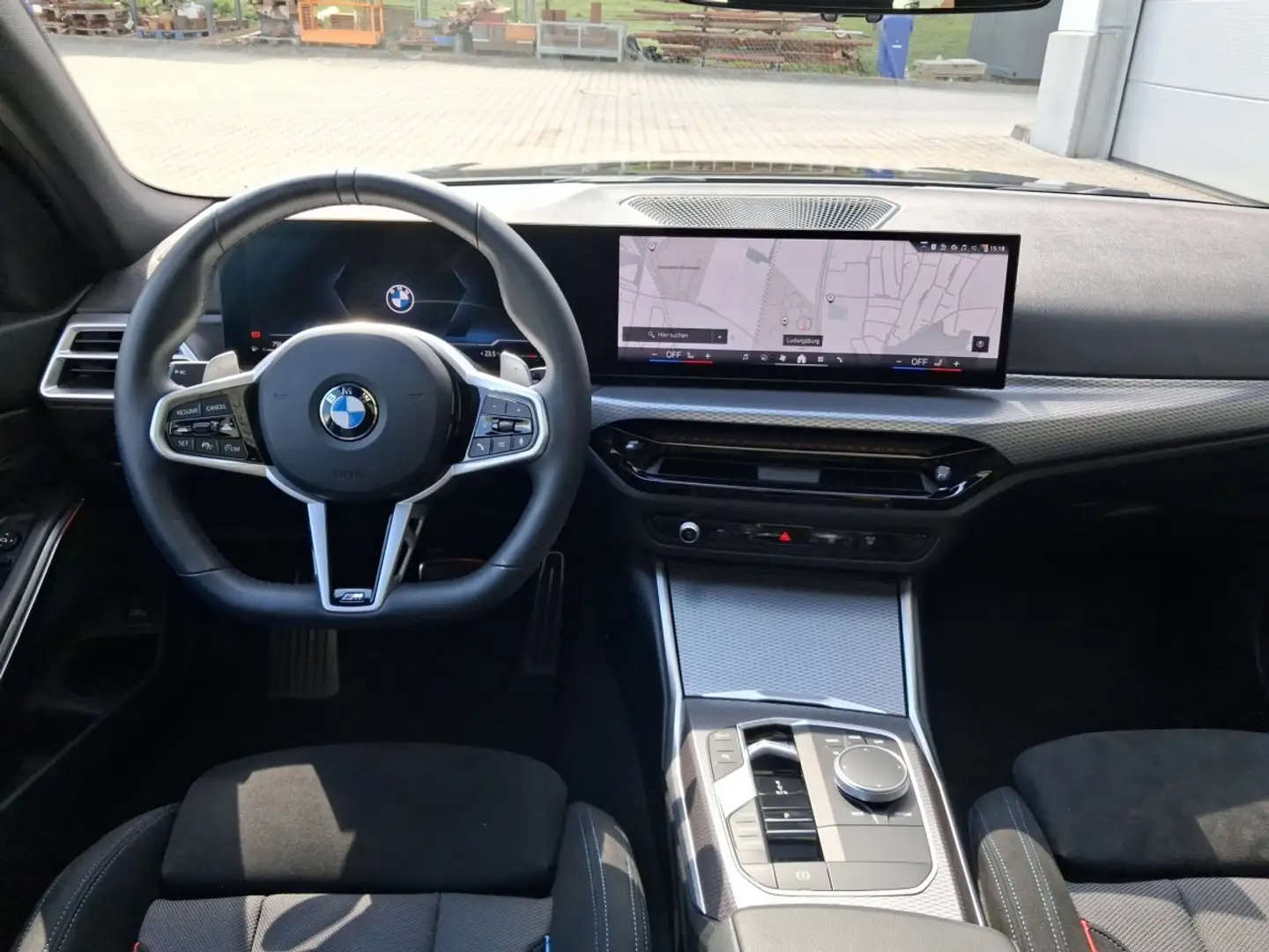 BMW 318 d TourA M Sportpaket Navi LED Pano SHZ ParkAs Schwarz - 2