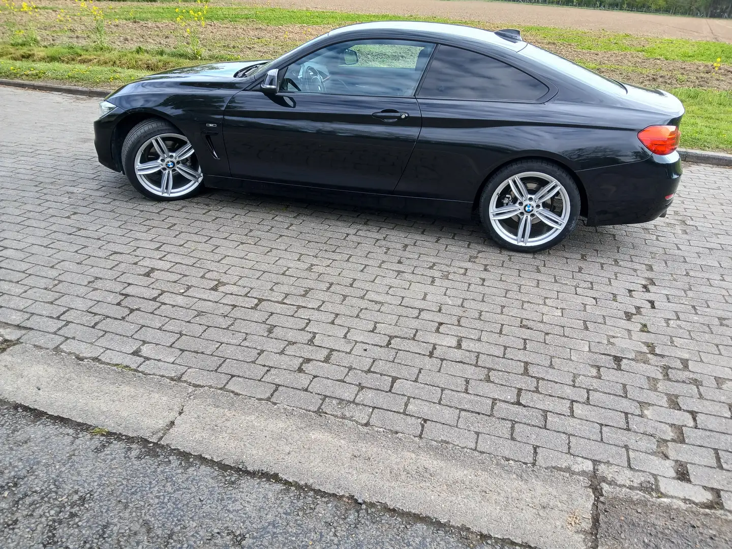 BMW 420 420i Coupe Sport Line Zwart - 1