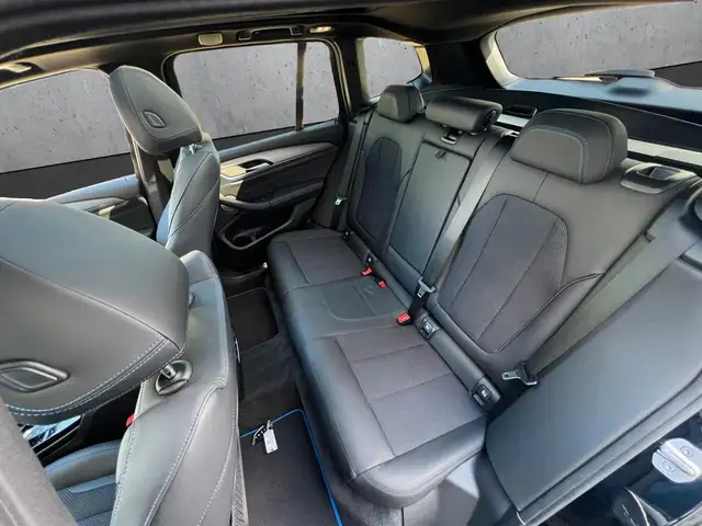 BMW X3 view 13