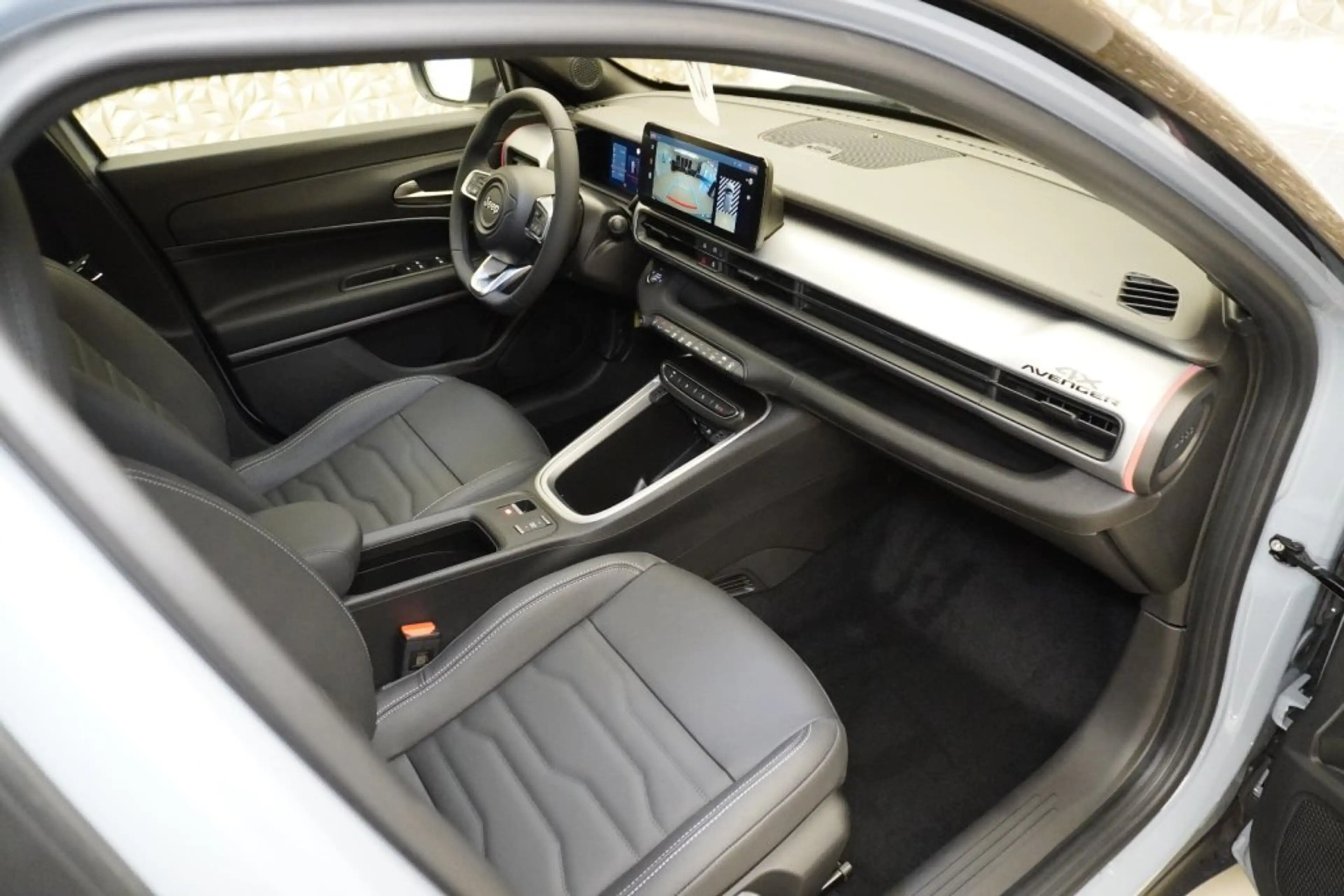 Jeep Avenger 4XE UPLAND — photo 12