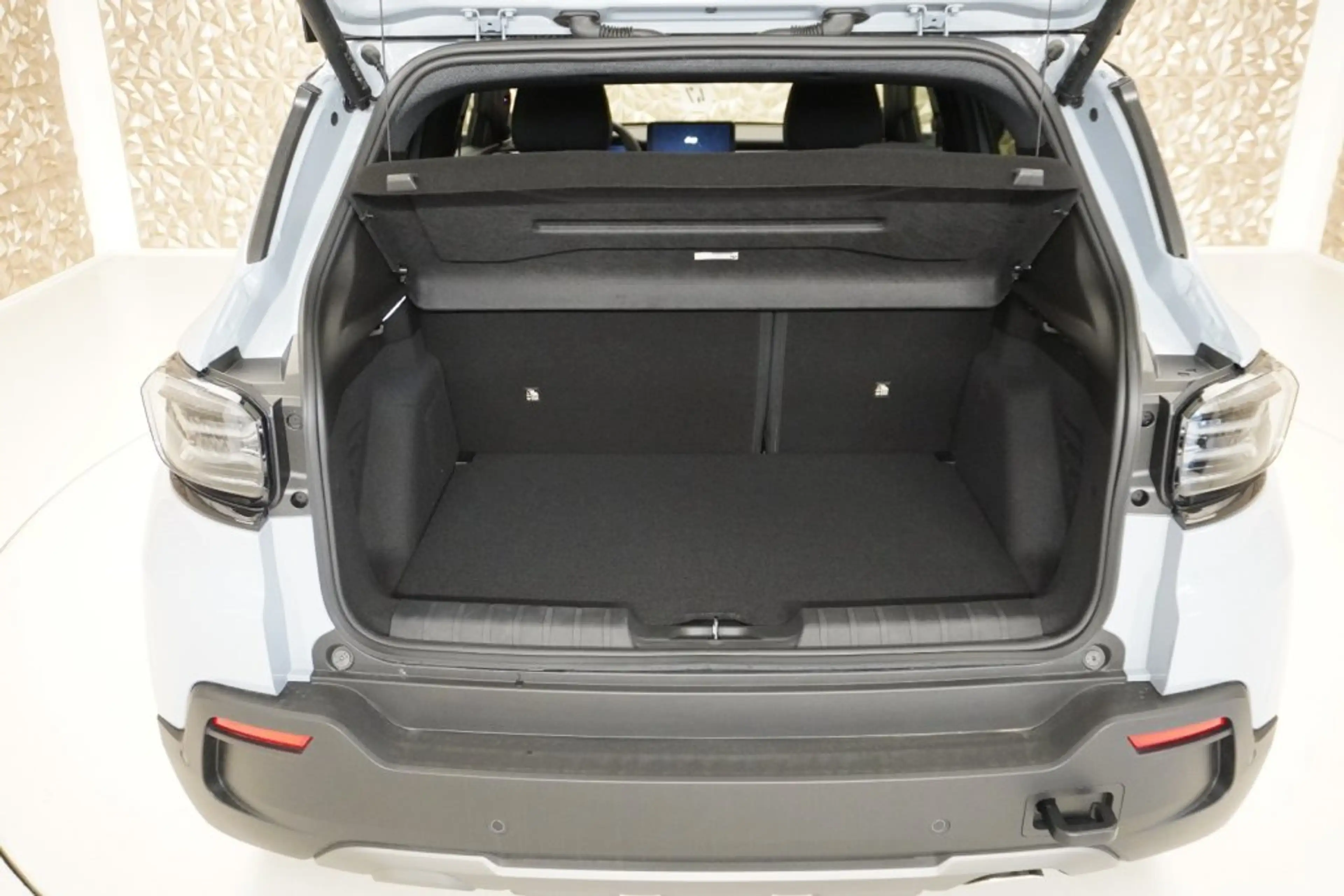 Jeep Avenger 4XE UPLAND — photo 8