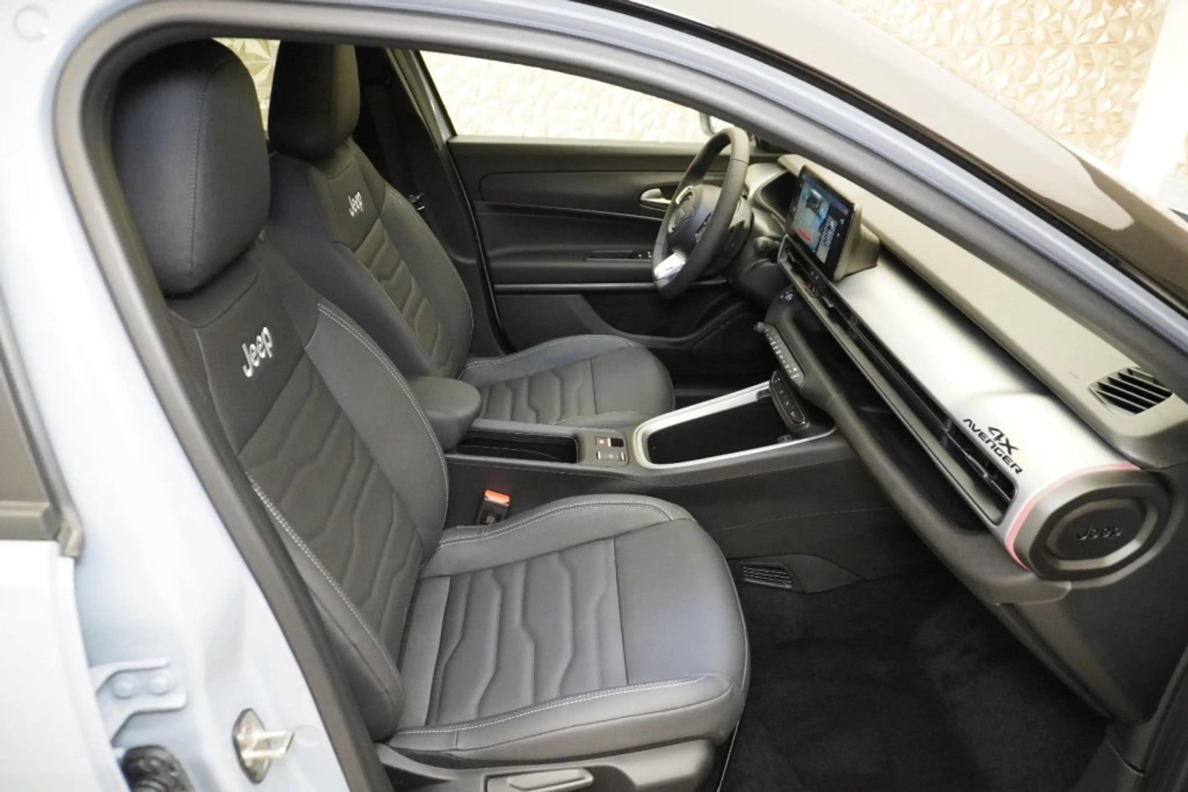 Jeep Avenger 4XE UPLAND — photo 13