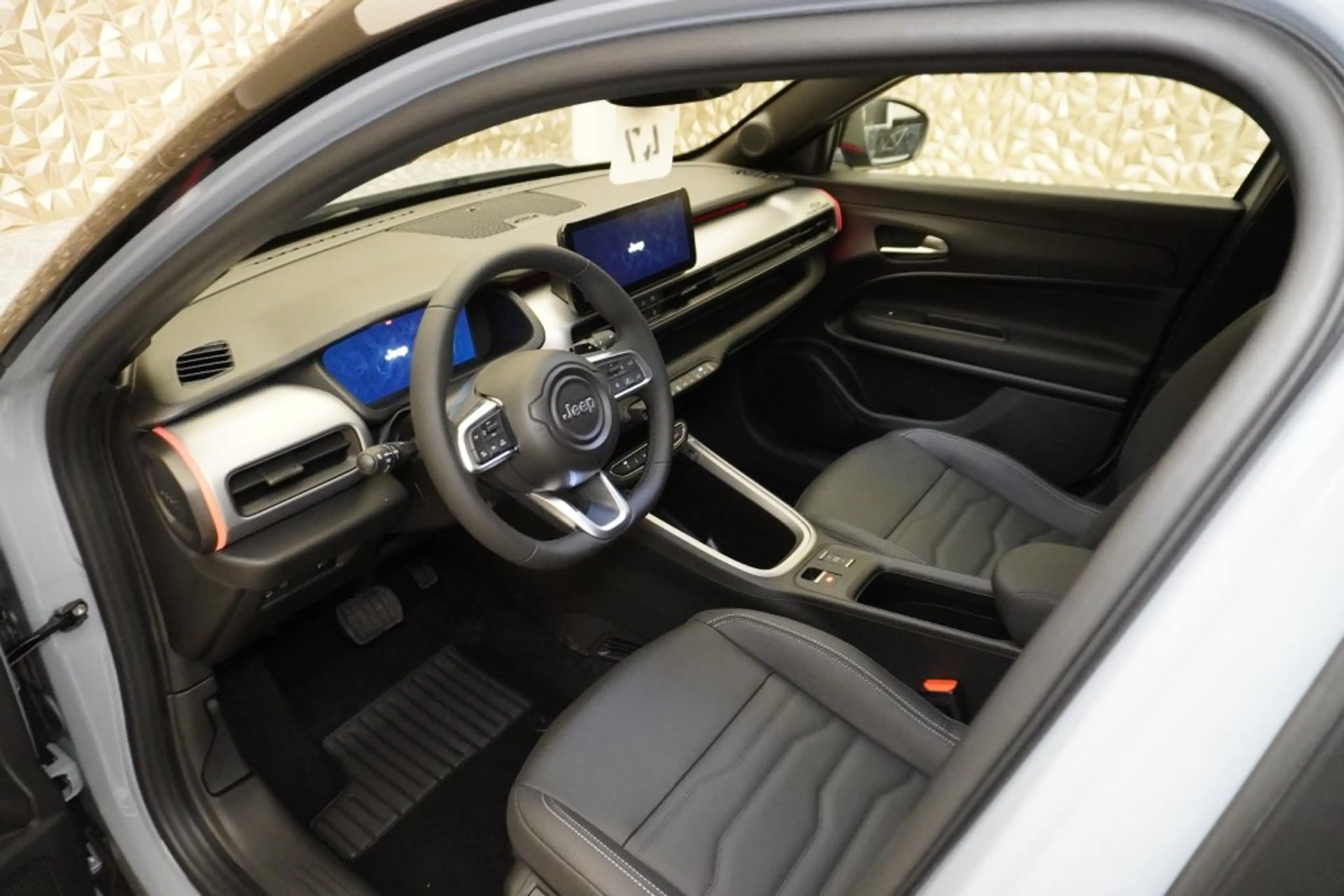 Jeep Avenger 4XE UPLAND — photo 9