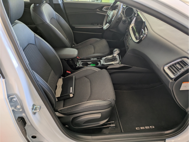 Kia Ceed SW / cee'd SW 1.6 PHEV Spirit+LED+Einparkhilfe vorn+hinten+Absta — photo 11