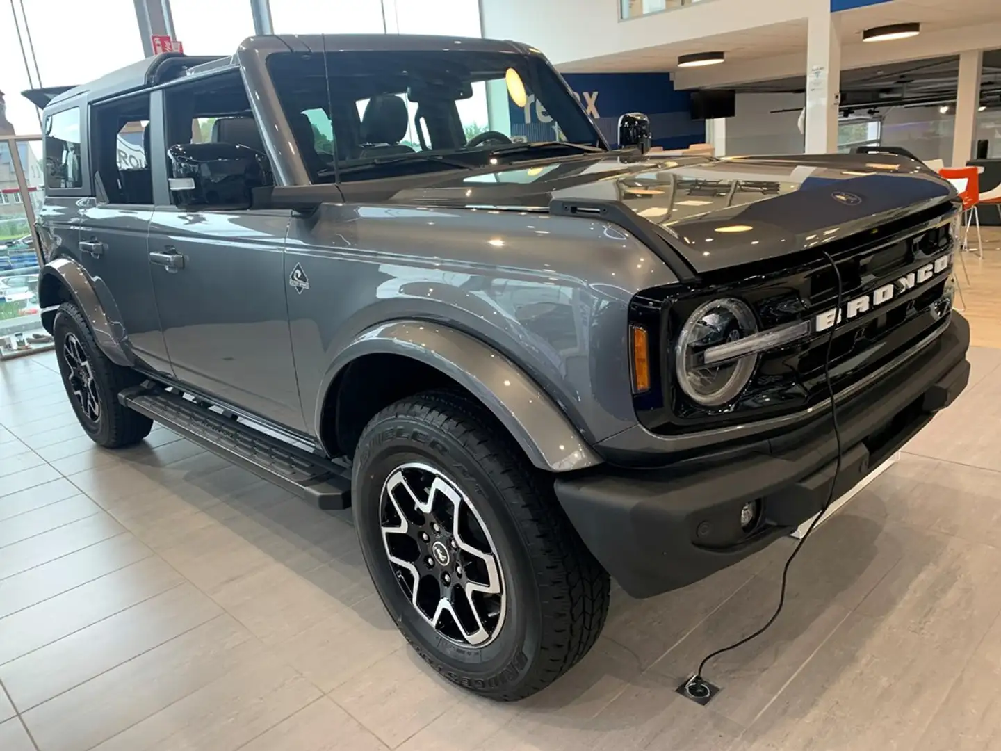 Ford Bronco 2.7 V6 OUTER BANKS 335PK 10 AT Grijs - 1