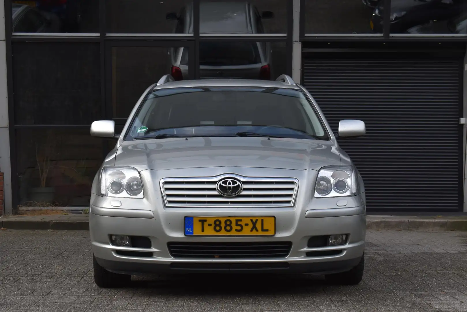 Toyota Avensis Wagon 2.0 VVTi Linea Sol Grijs - 2