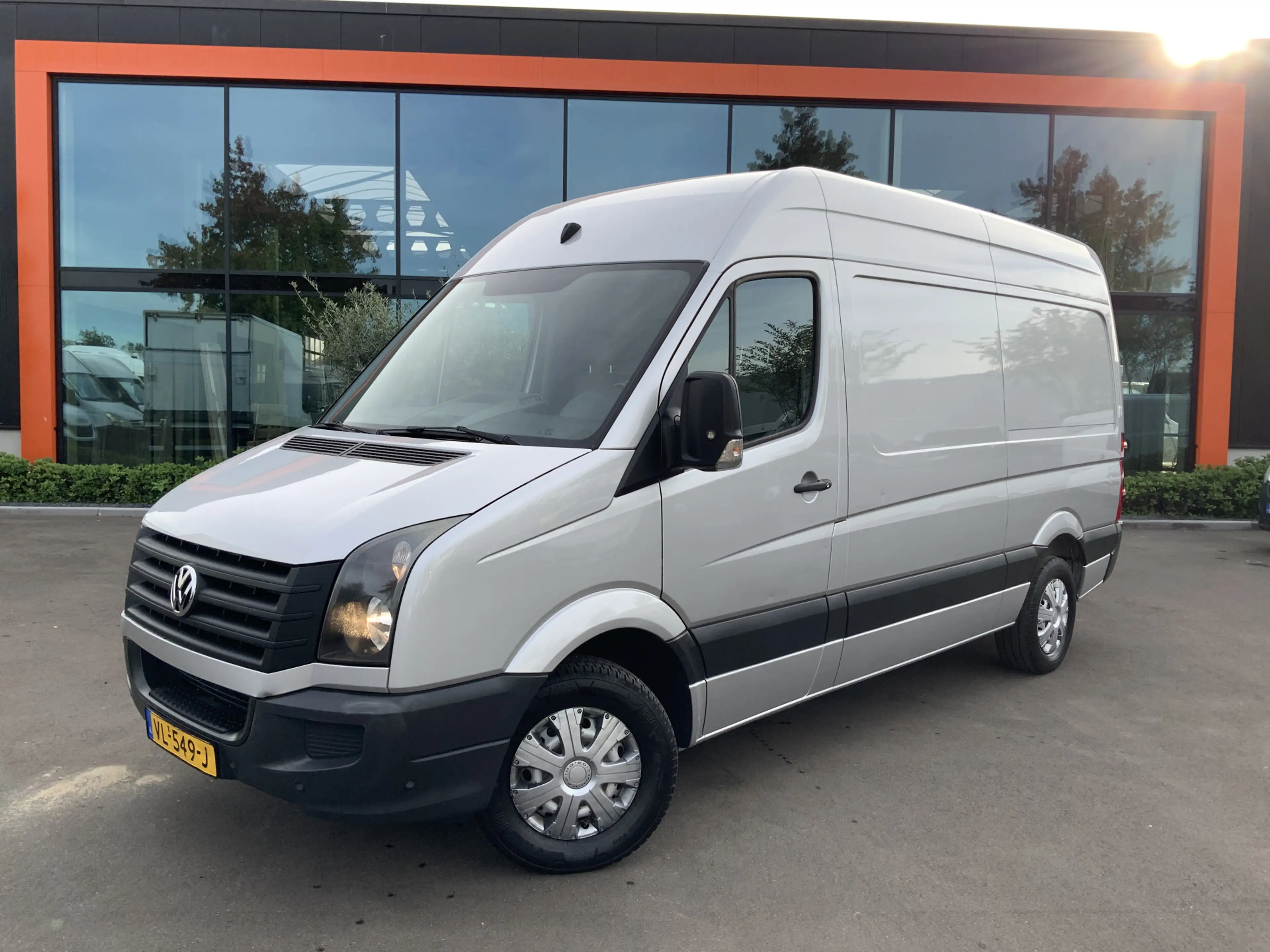 Volkswagen Crafter 32 2.0 TDI L2H2 Met Oprij Platau Airco Cruise 3 Zi