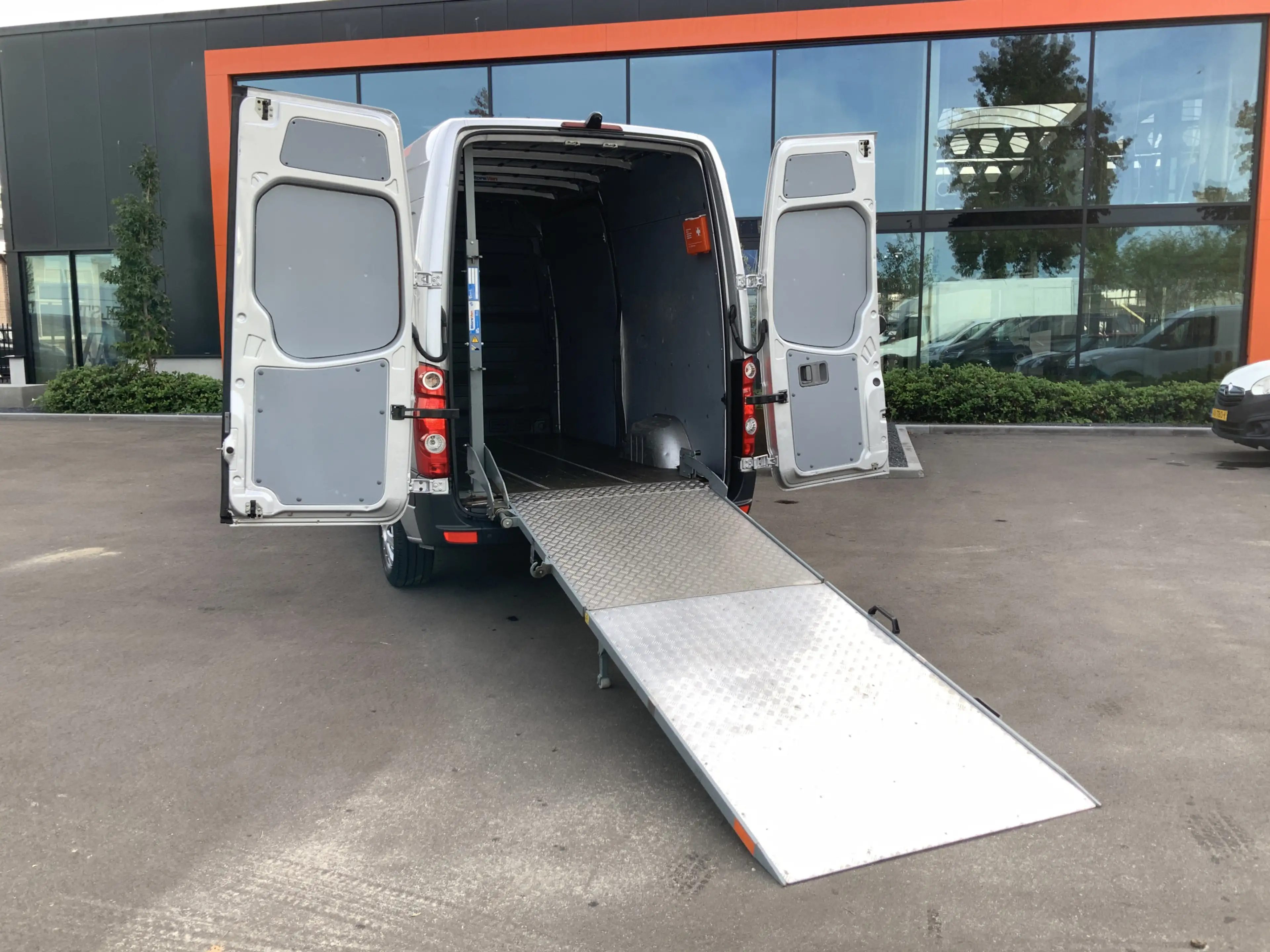 Volkswagen Crafter 32 2.0 TDI L2H2 Met Oprij Platau Airco Cruise 3 Zi — photo 2