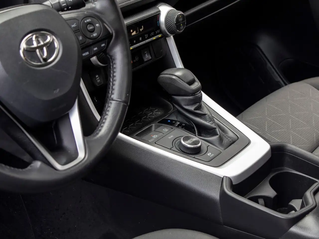 Toyota RAV 4 снимка Toyota RAV 4