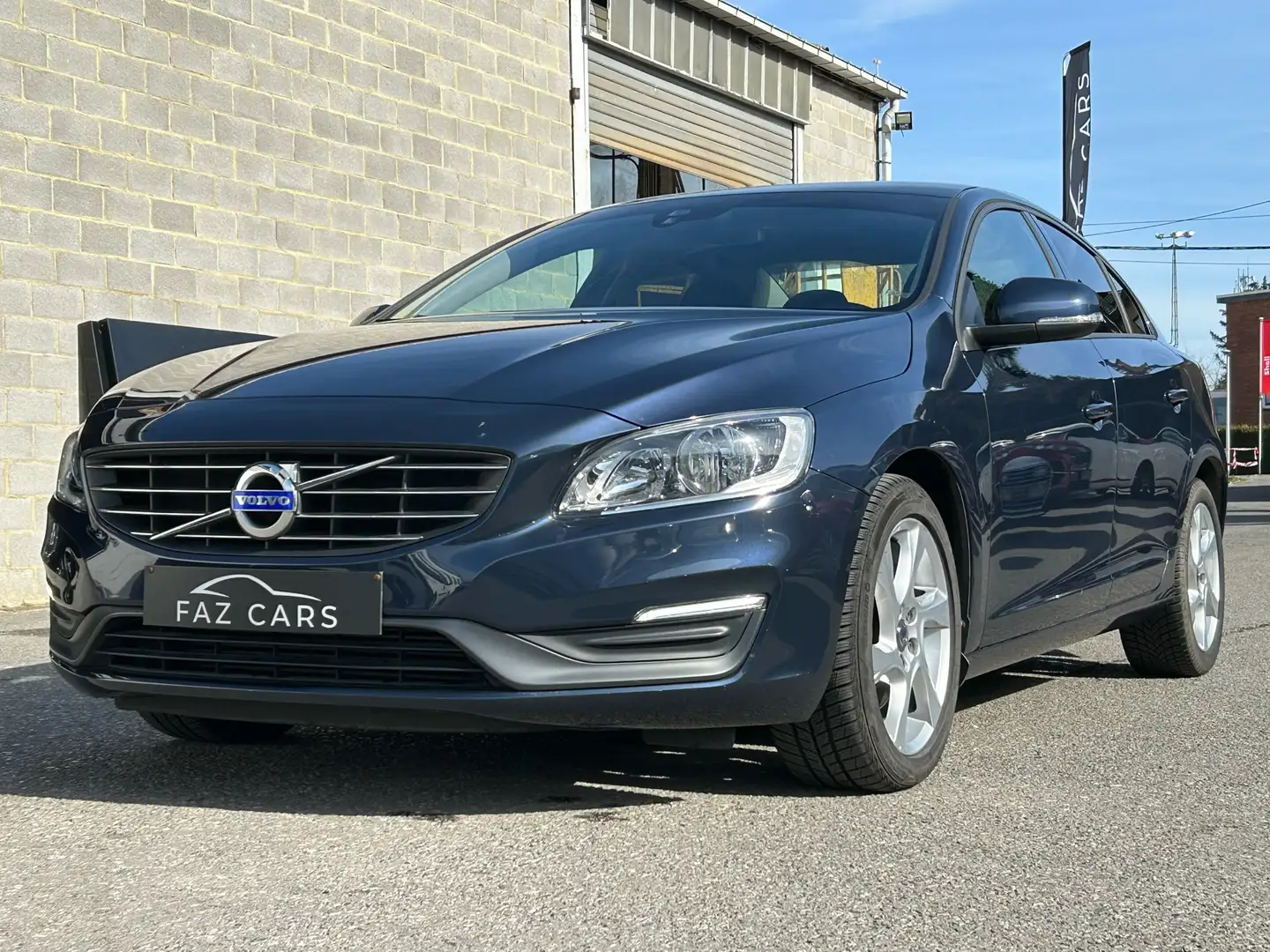 Volvo S60 1.6 D2 Powershift *CLIM + JANTES + GPS + GARANTIE* Albastru - 1