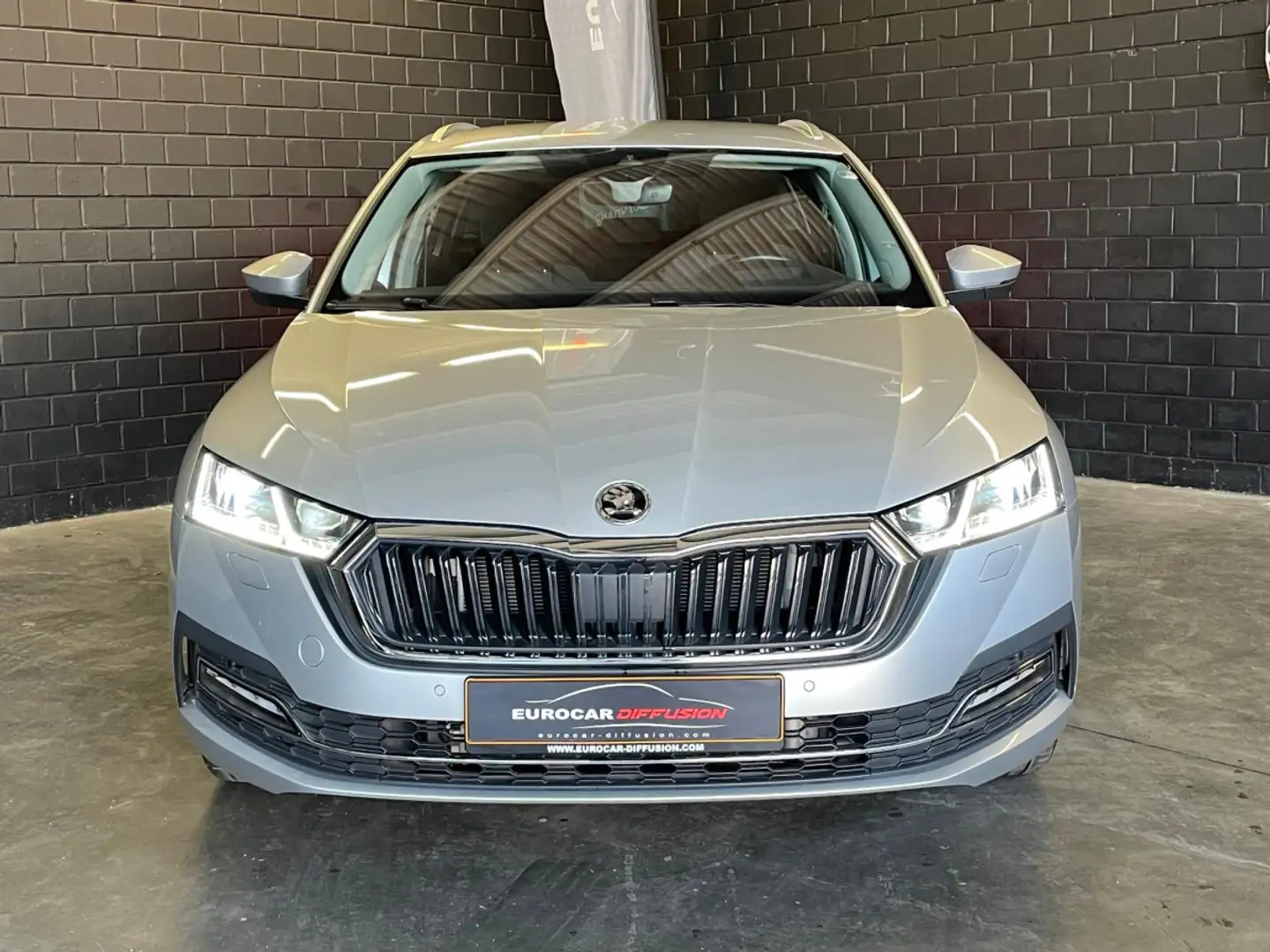 Skoda Octavia Combi Estate Style PHEV 204CV TSI iV DSG6 Gris - 2