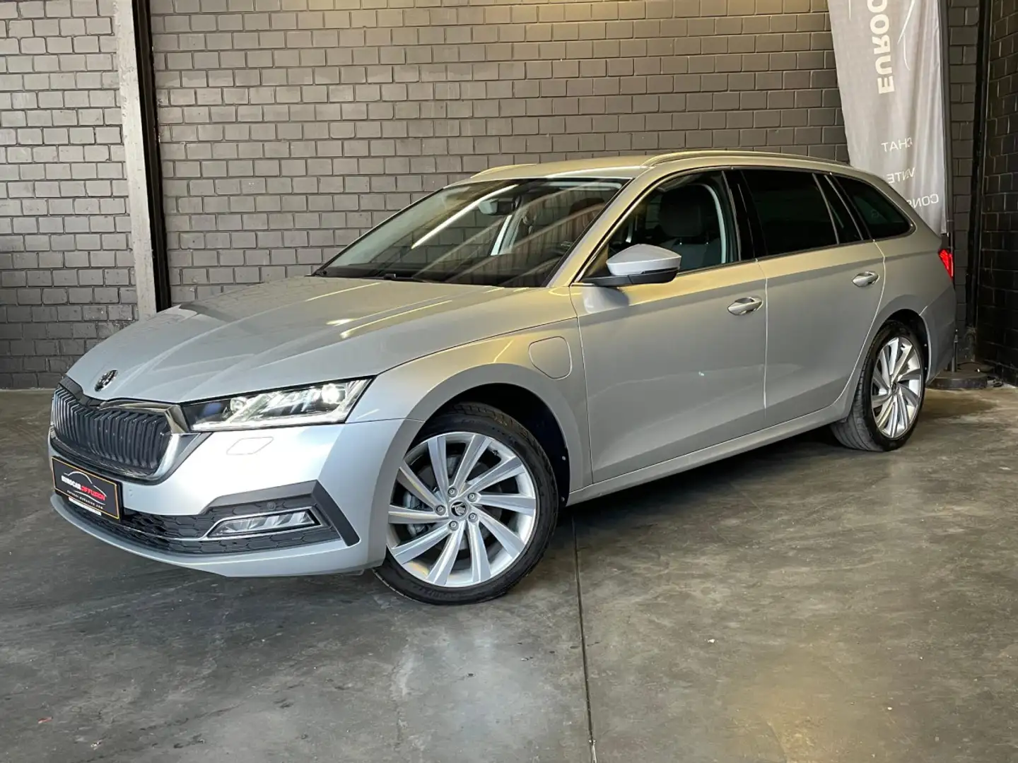 Skoda Octavia Combi Estate Style PHEV 204CV TSI iV DSG6 Gris - 1