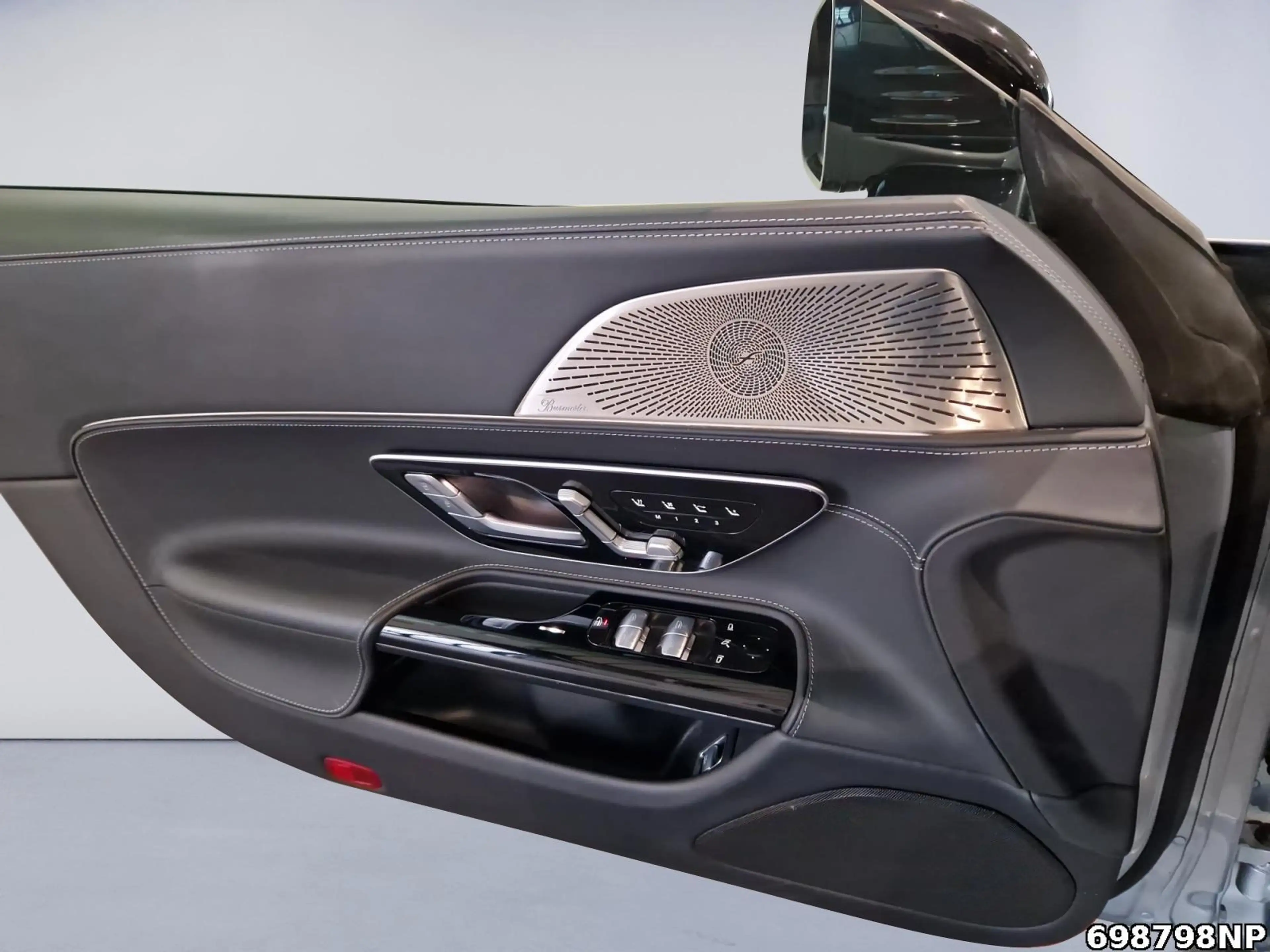 Mercedes-Benz SL 63 AMG DIGITAL LIGHT Burmester Head-up 360° — photo 15