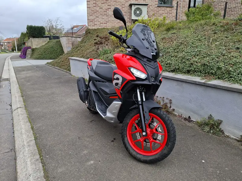 Aprilia SR GT 200
