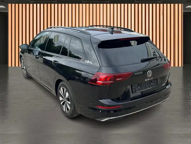 Volkswagen Golf view 4