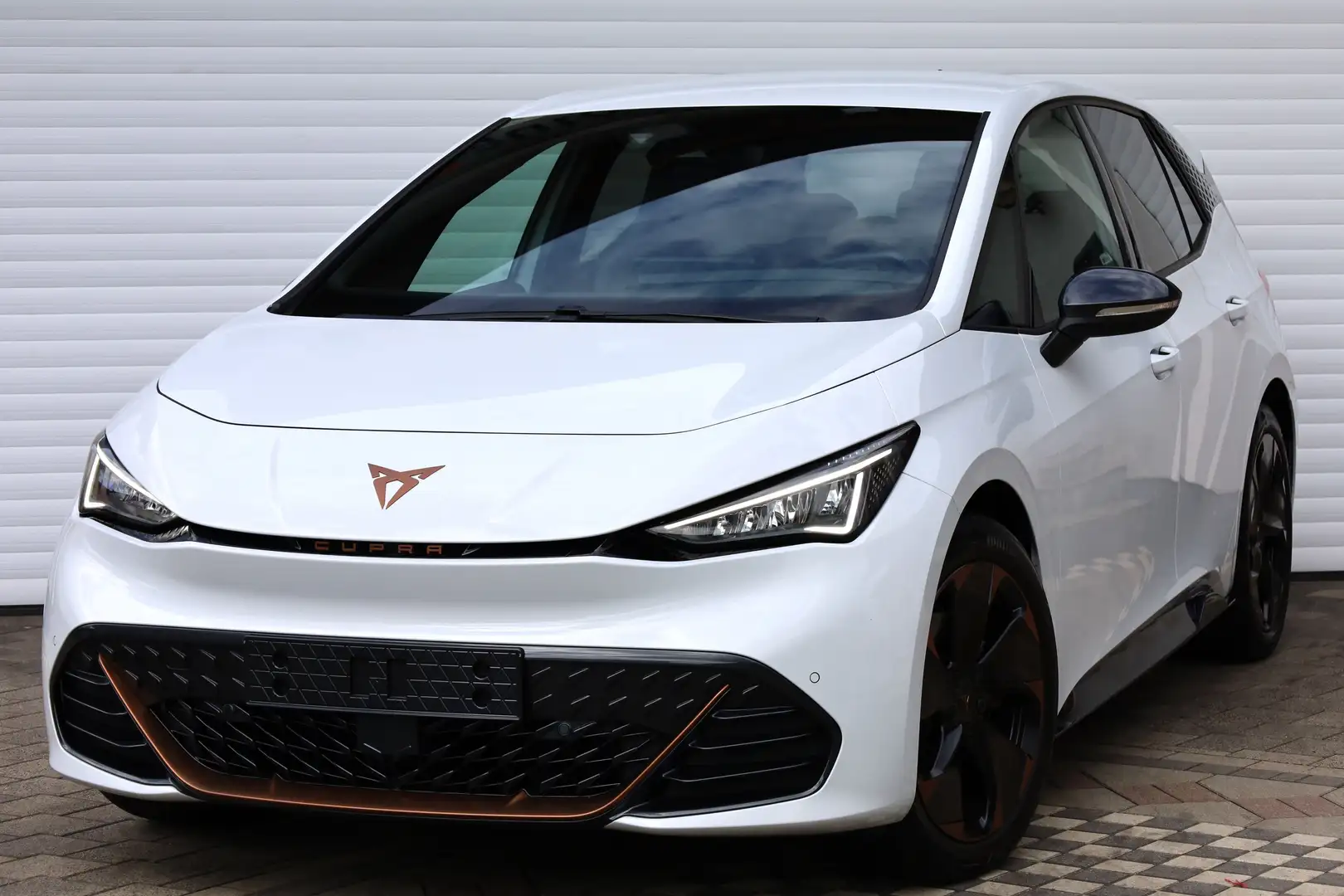 CUPRA Born Born 58/62kWh*19"-ALCANTARA-ACC-LED-NAVI-KESSY-5J* Weiß - 2